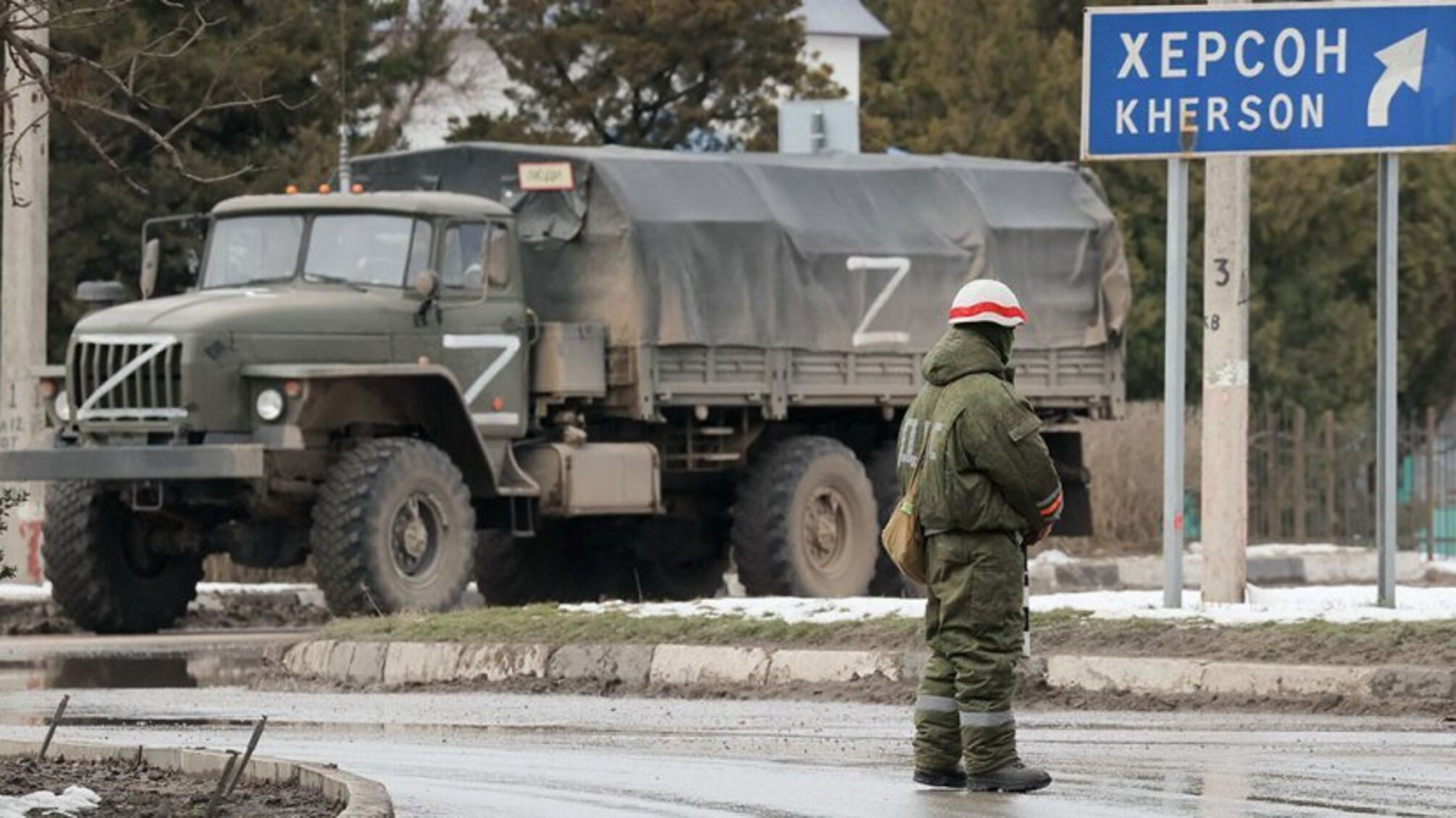 вивіска Херсон автівка z російський військовий