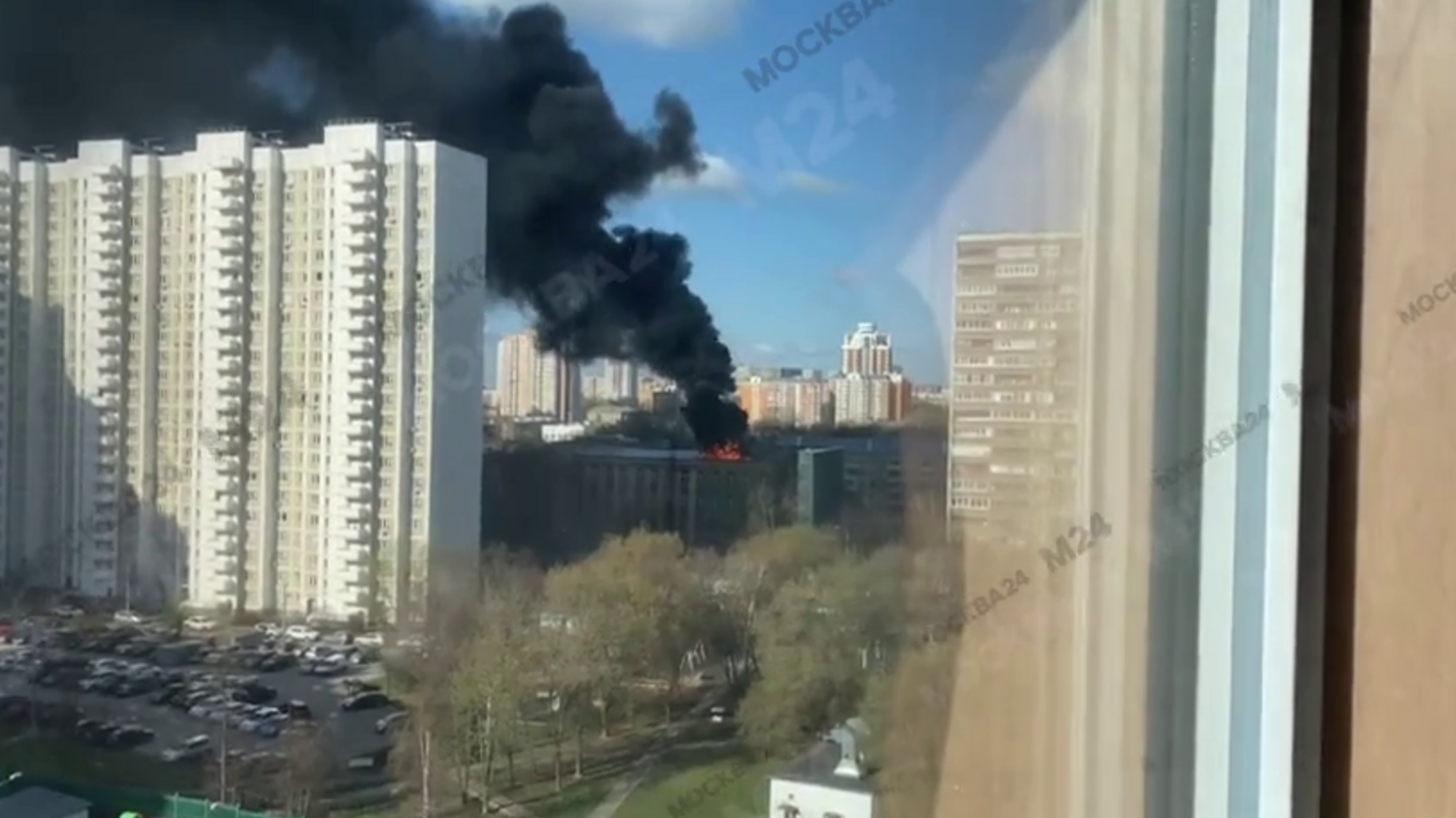 В Москве горит недостроенный медицинский центр (видео)