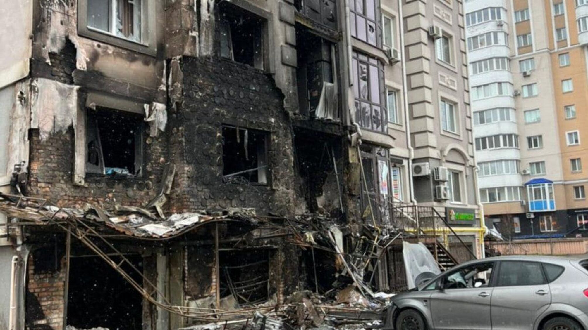 зруйнований будинок