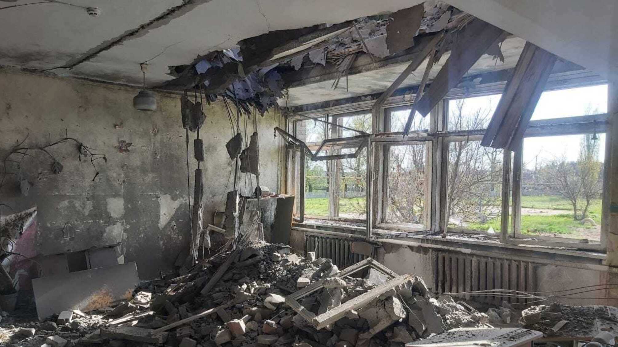 Донецкая ОГА: армия рф разрушила школу и жилые дома, есть раненые дети
