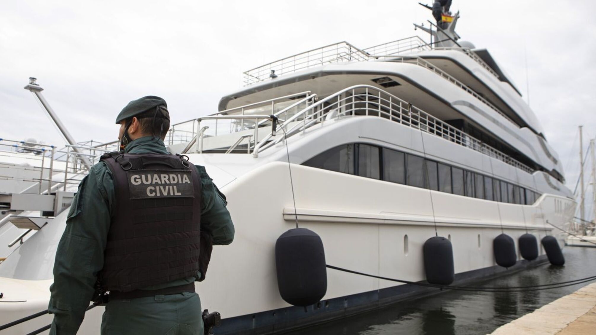 США арестовали яхту российского олигарха стоимостью 90 млн долларов