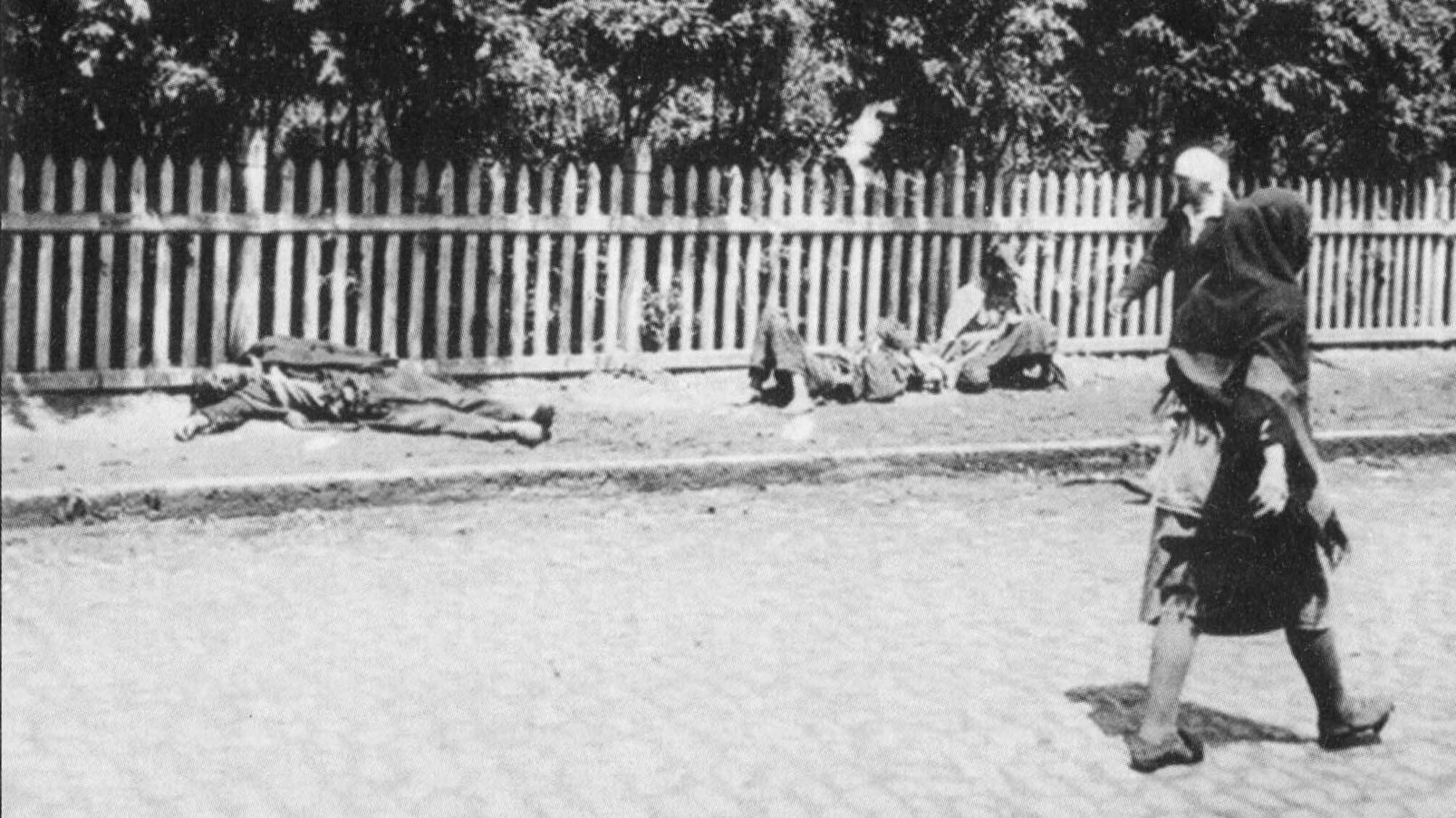 люди лежать