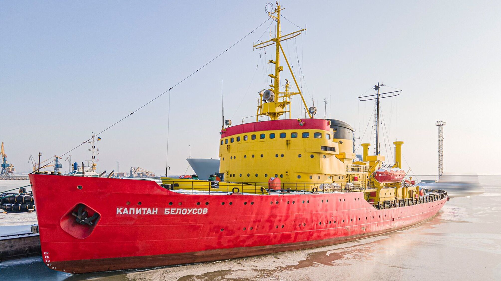 судно криголам 'Капітан Бєлоусов'