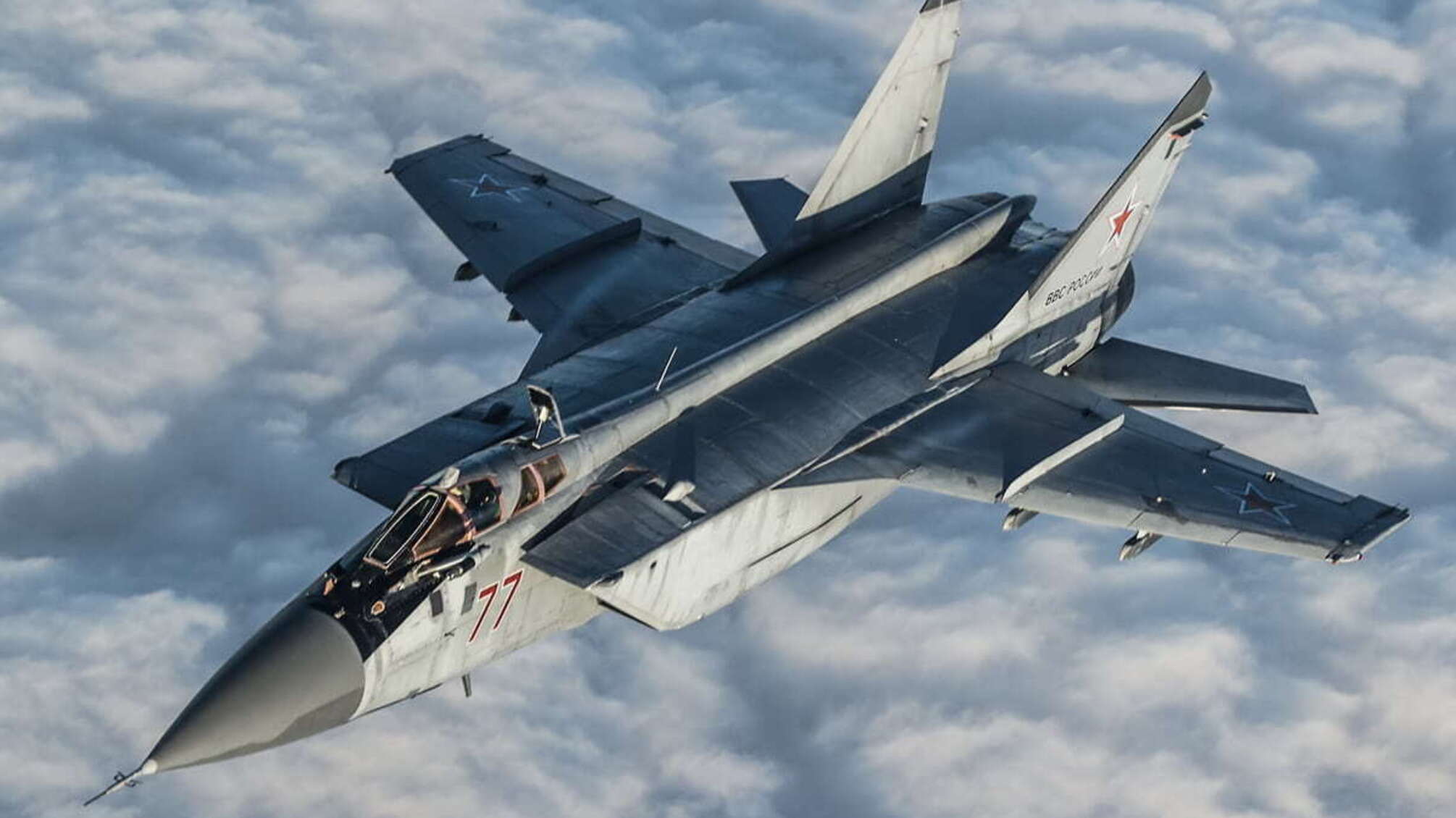 винищувач літак небо хмари