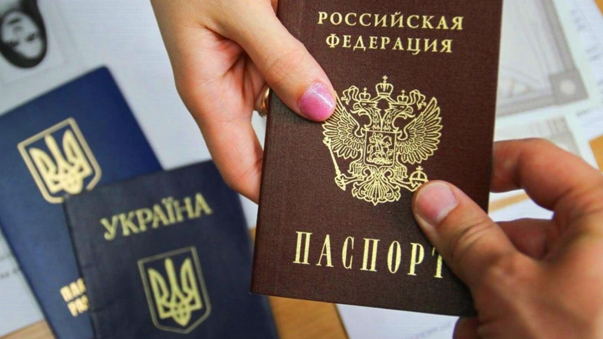 Депортованим українцям терміново роздали паспорти рф