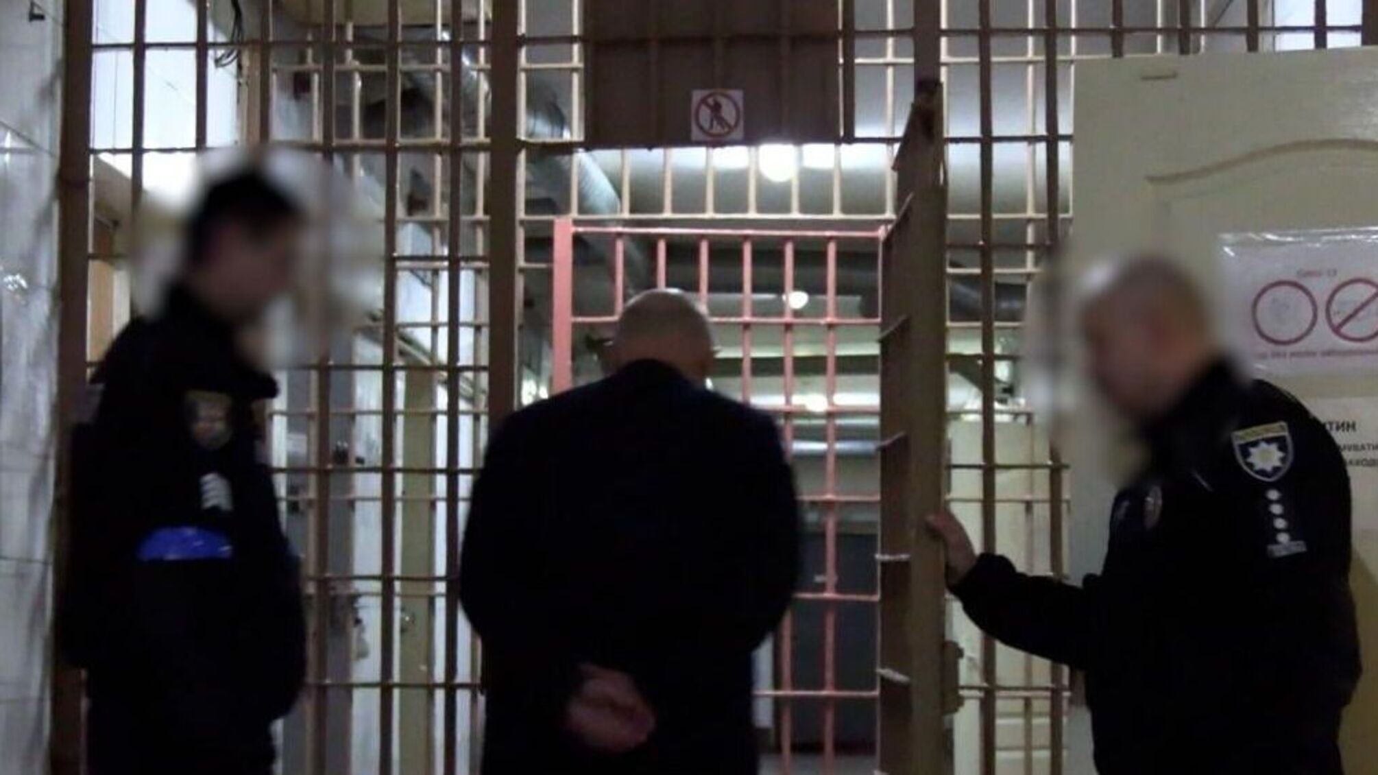 в'язниця поліцейські чоловік