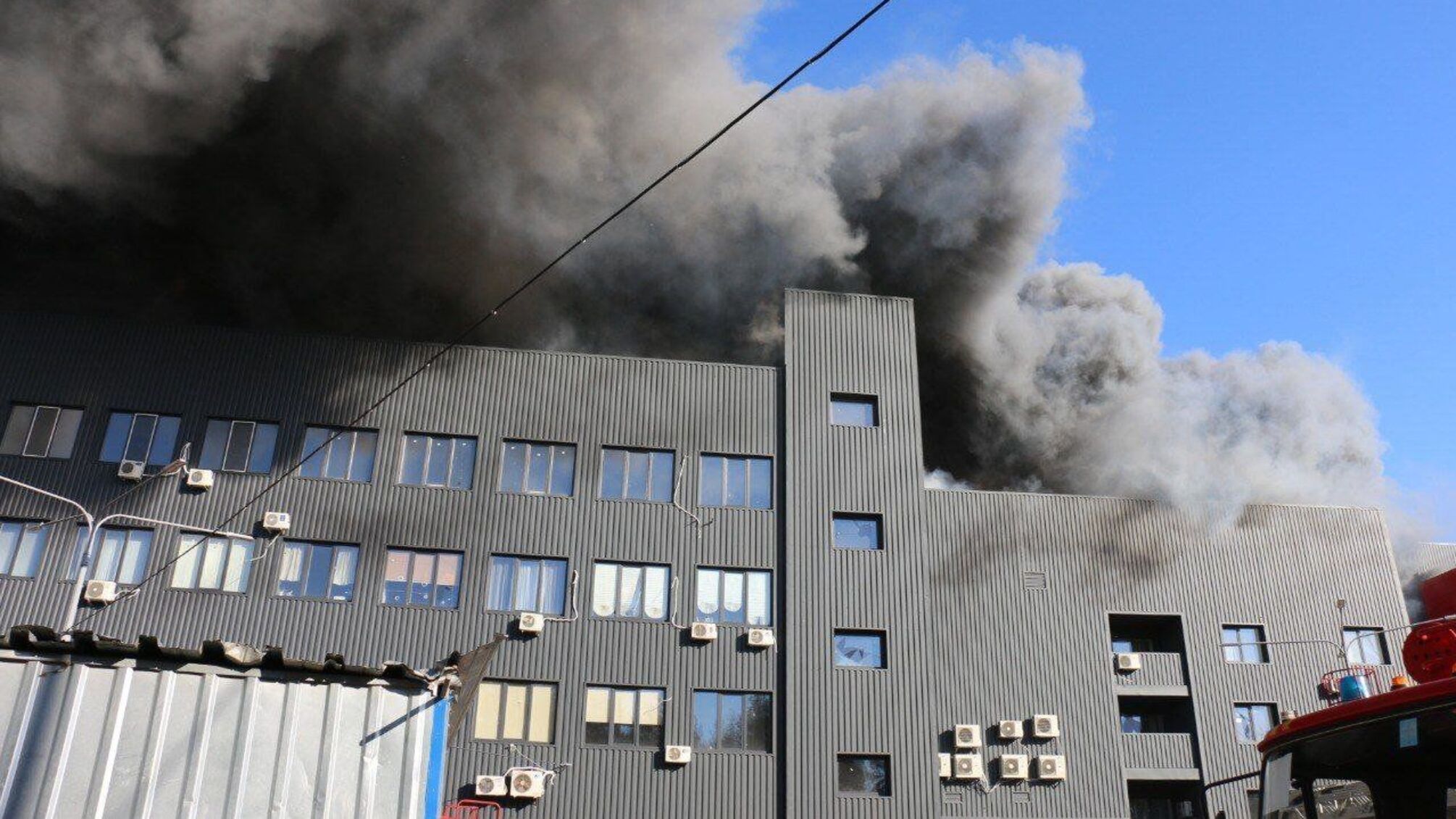 дом пожар дым