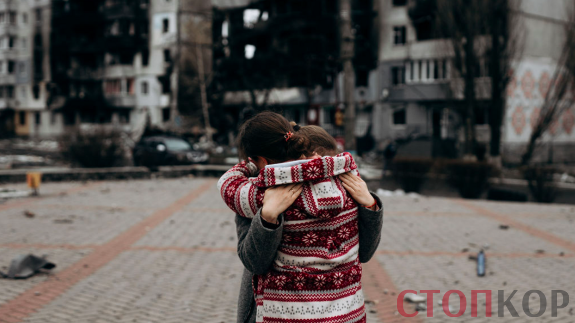 обнимаются