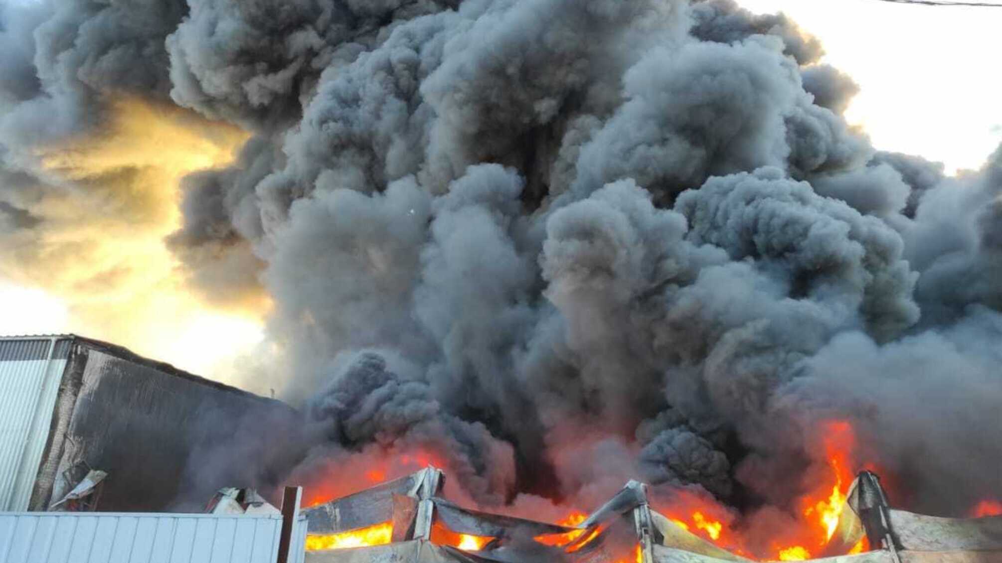У Лисичанську через ворожі обстріли почалися масові пожежі