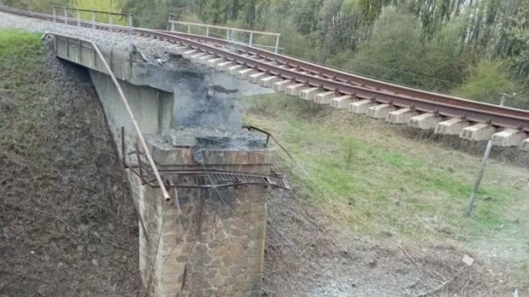 частковий обвал залізничного моста