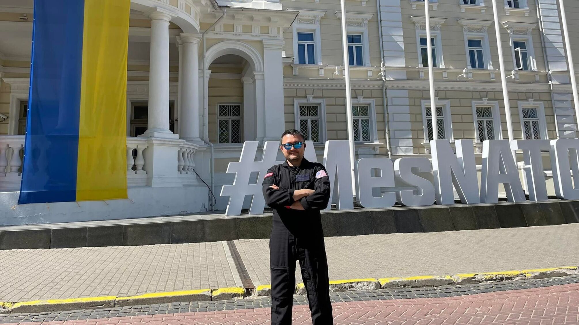 Правительственные здания Литвы украшены украинскими флагами