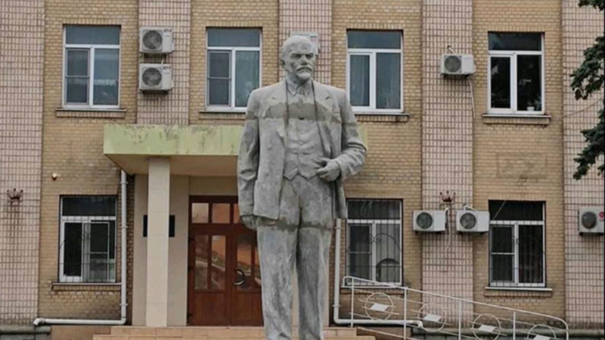 Памятник Ленину, установленный в оккупированном Геническе