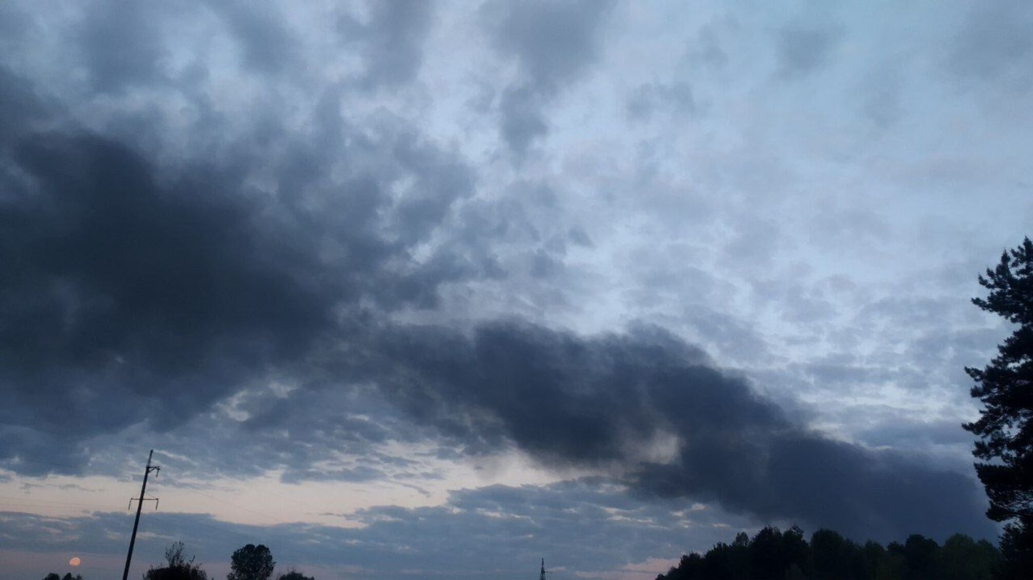 дым над зданием