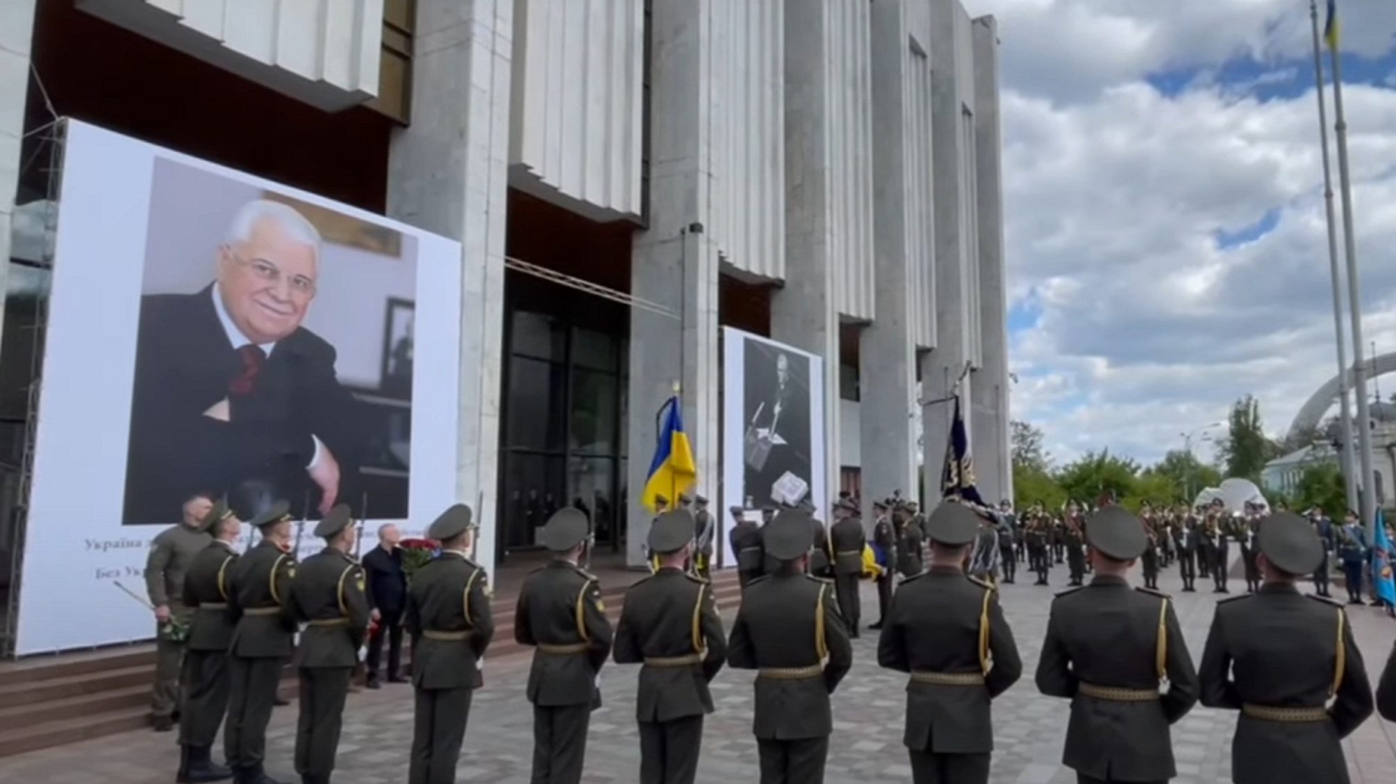 У Києві розпочалися похорони Кравчука (відео)