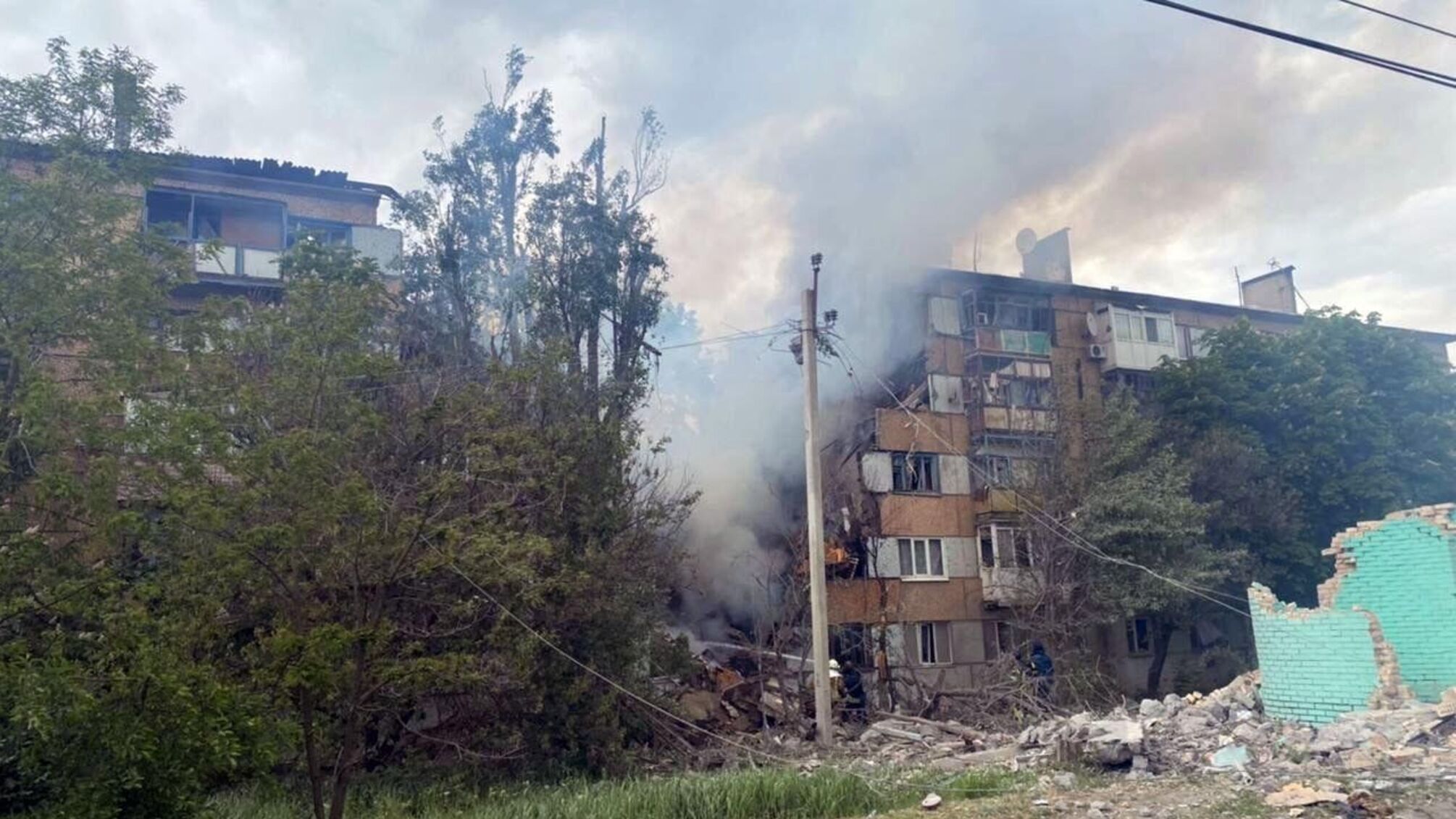 Окупанти обстріляли 12 населених пунктів на Донеччині, є жертви