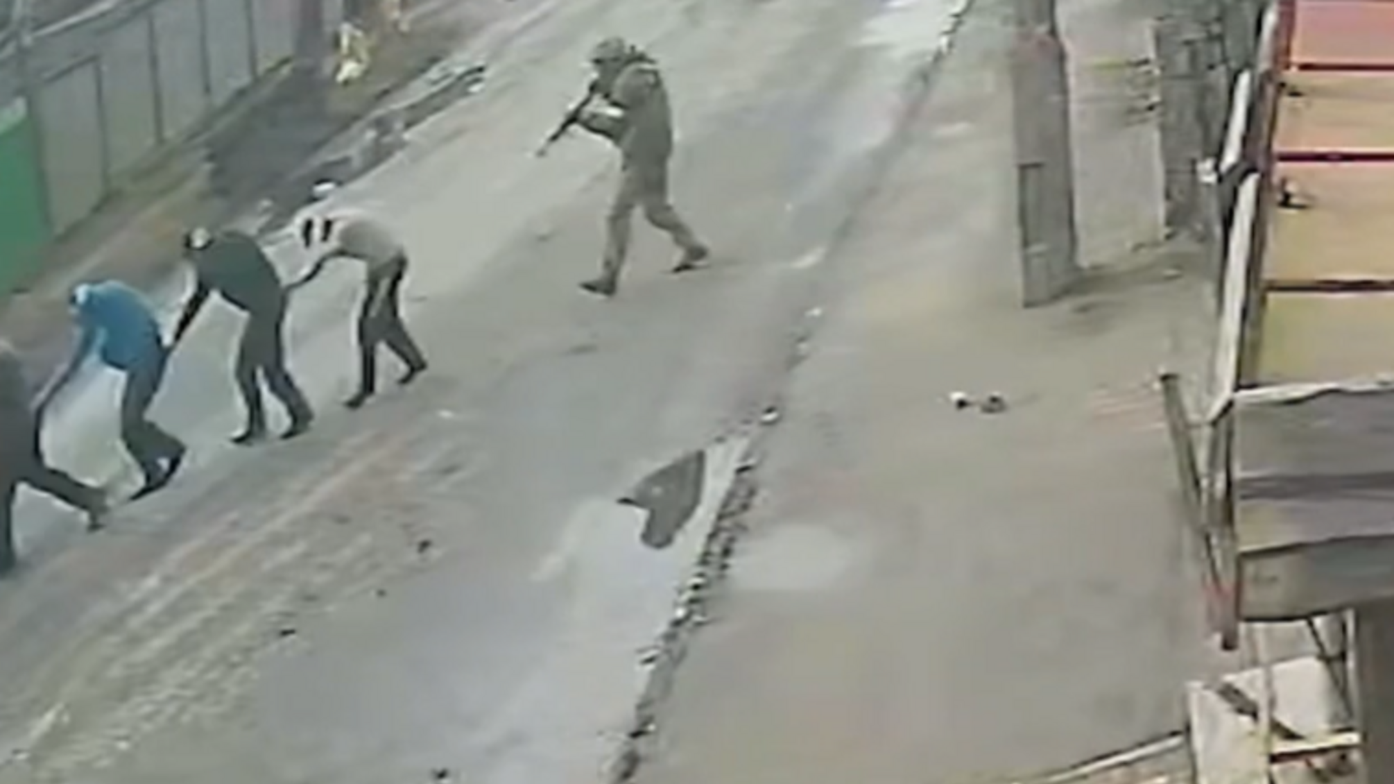 видео с камеры наблюдения россияне ведут пленных