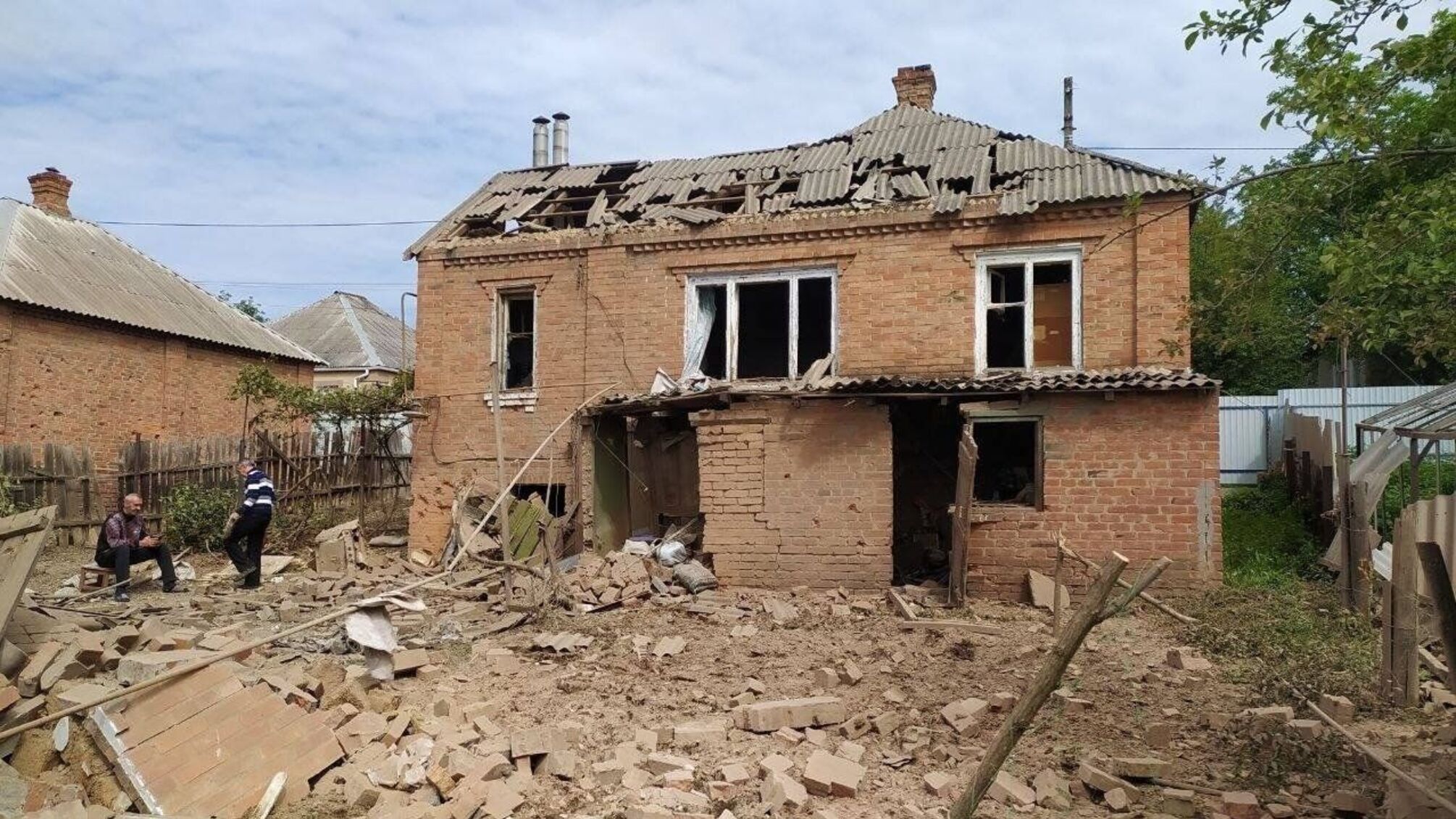 За сутки россияне обстреляли 41 населенный пункт на Донбассе, есть жертвы