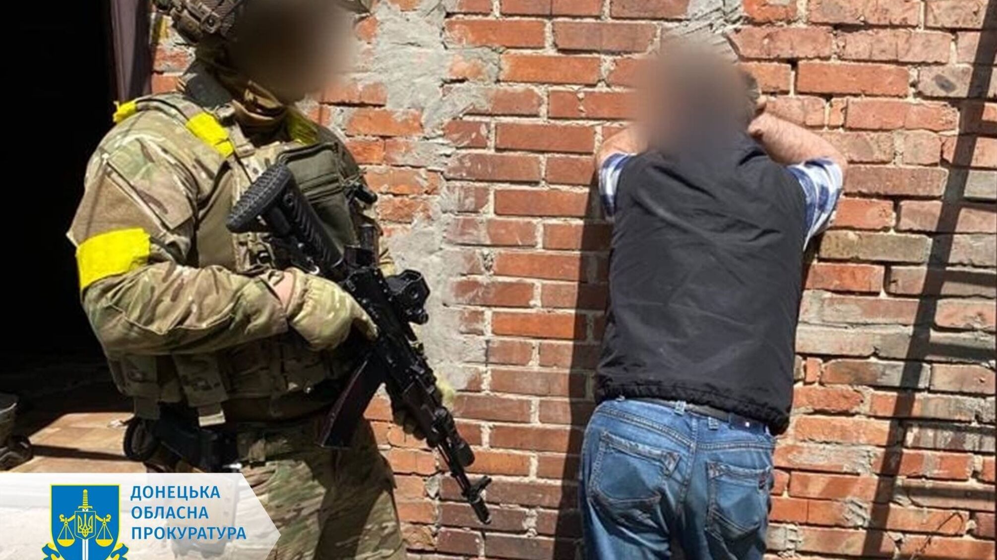 военный с автоматом преступник