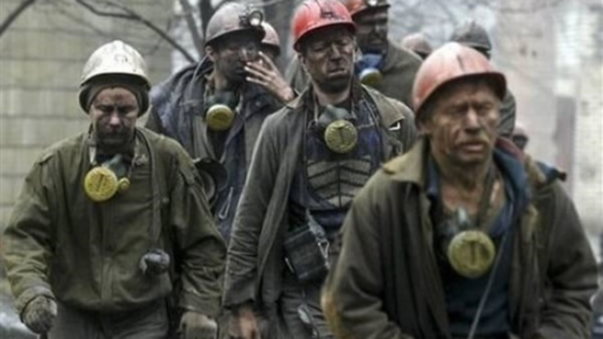 Более сотни шахтеров остались под землей в Донецкой области