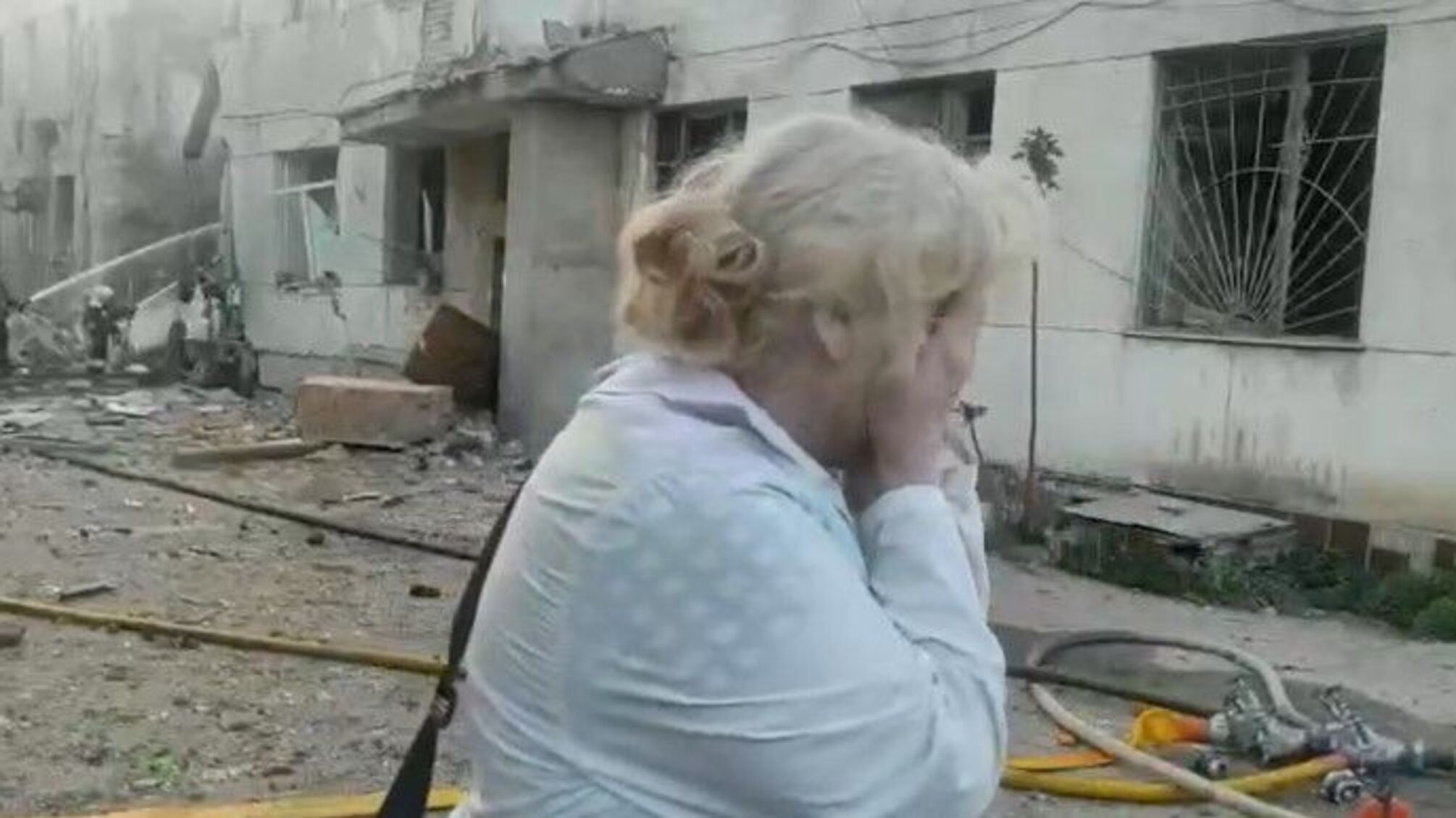 Помогал старикам во время тревоги: детали гибели подростка от ракетного удара в Одессе