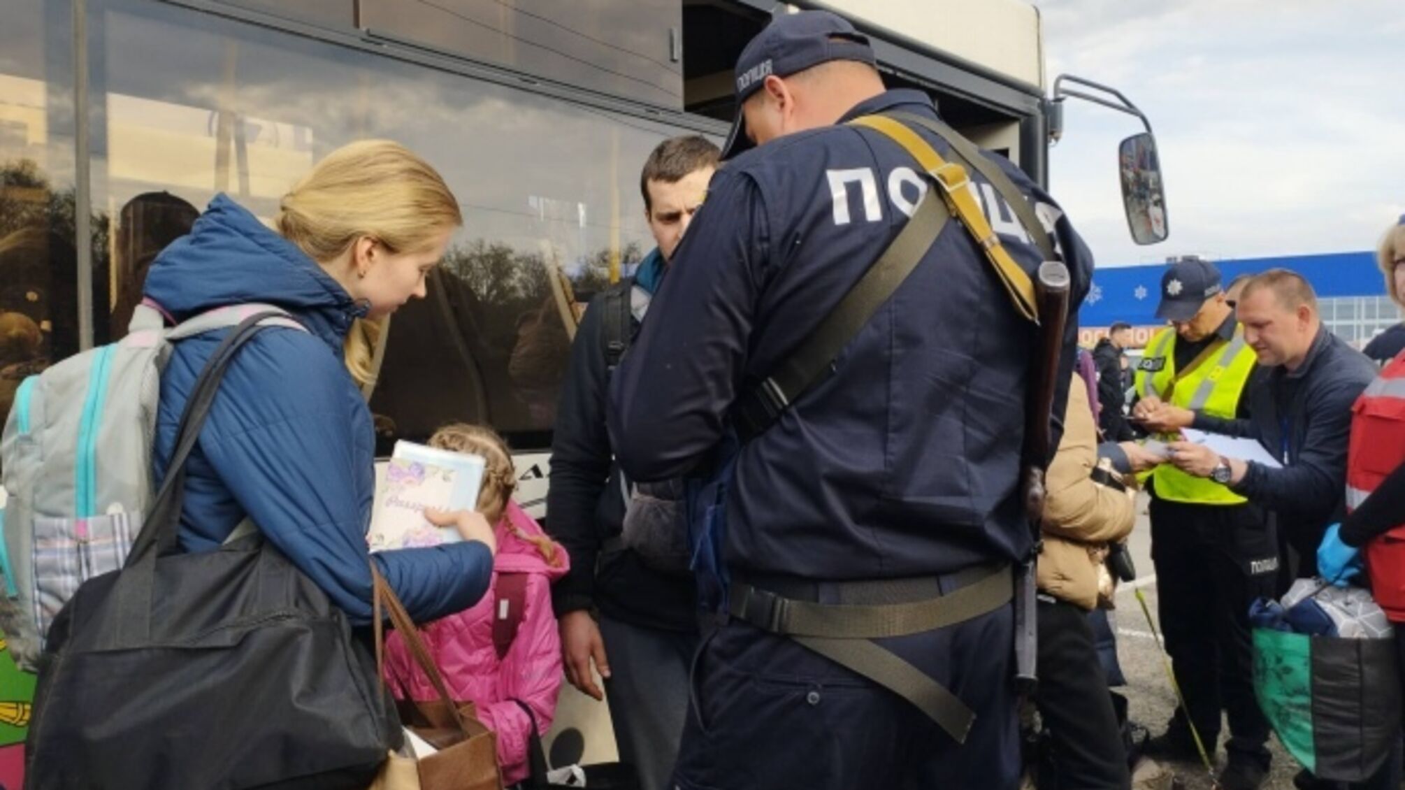 Более 150 жителей Мариуполя, эвакуированных из 'Азовстали', приехали в Запорожье
