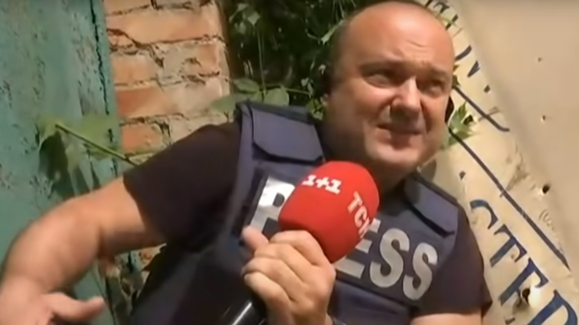 Журналисты ТСН попали под обстрел в прямом эфире (видео)