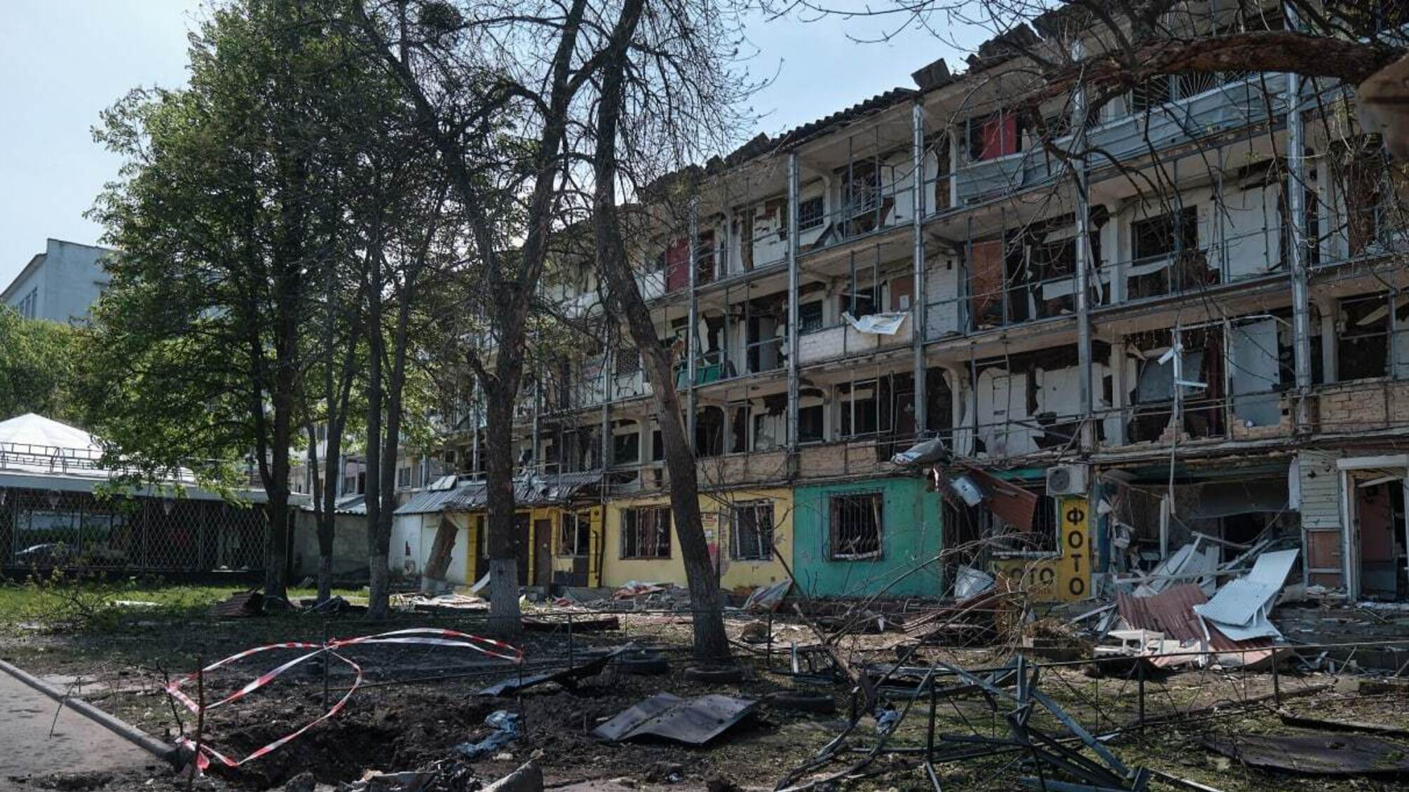 будівля після обстрілу армії рф