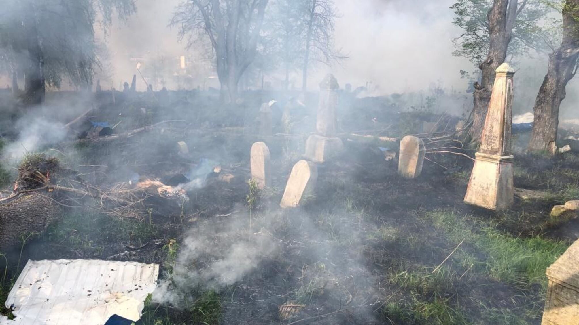 Росіяни розбомбили єврейський цвинтар на Сумщині (фото)