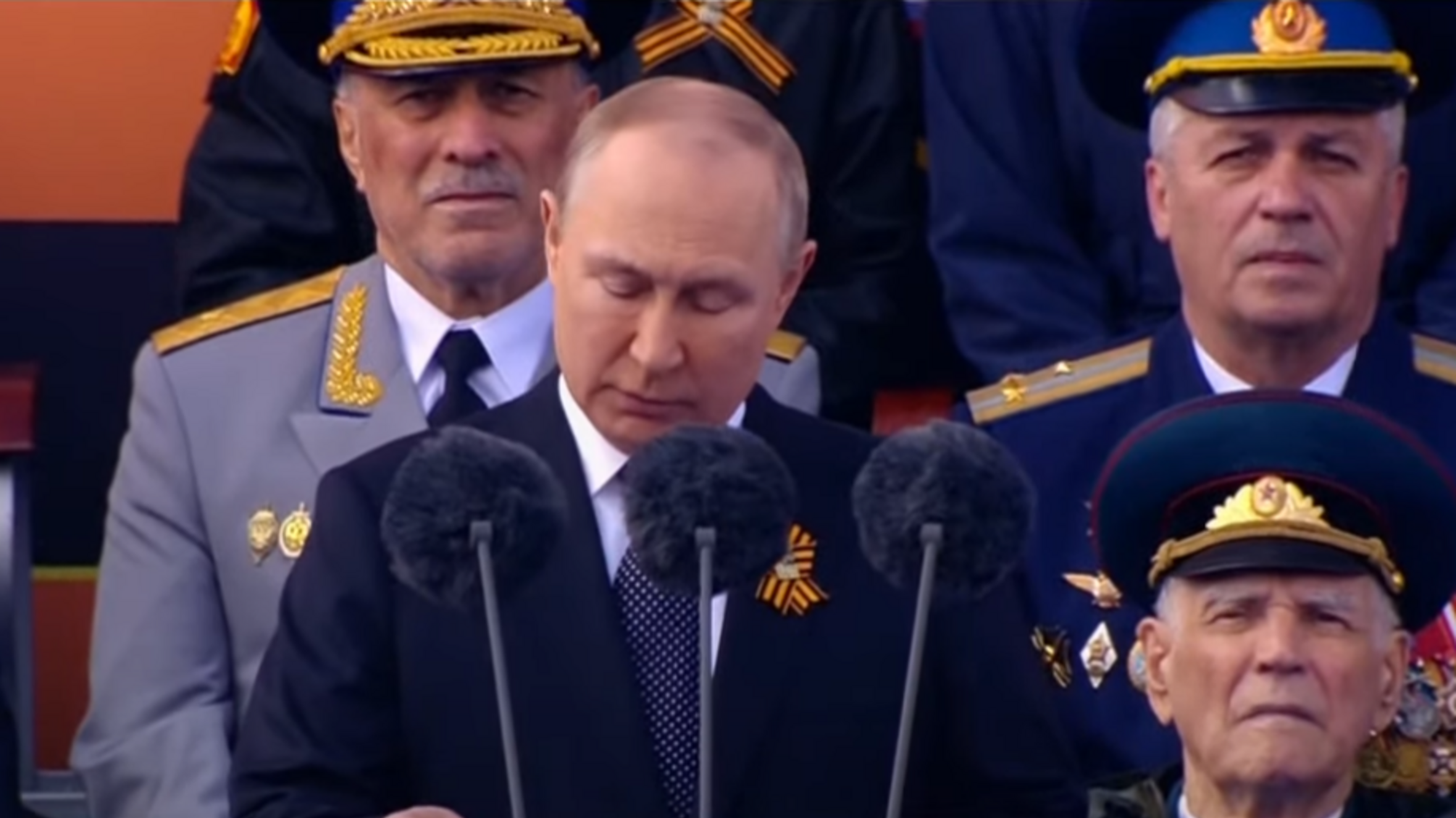 Путін на 'параді перемоги' у москві