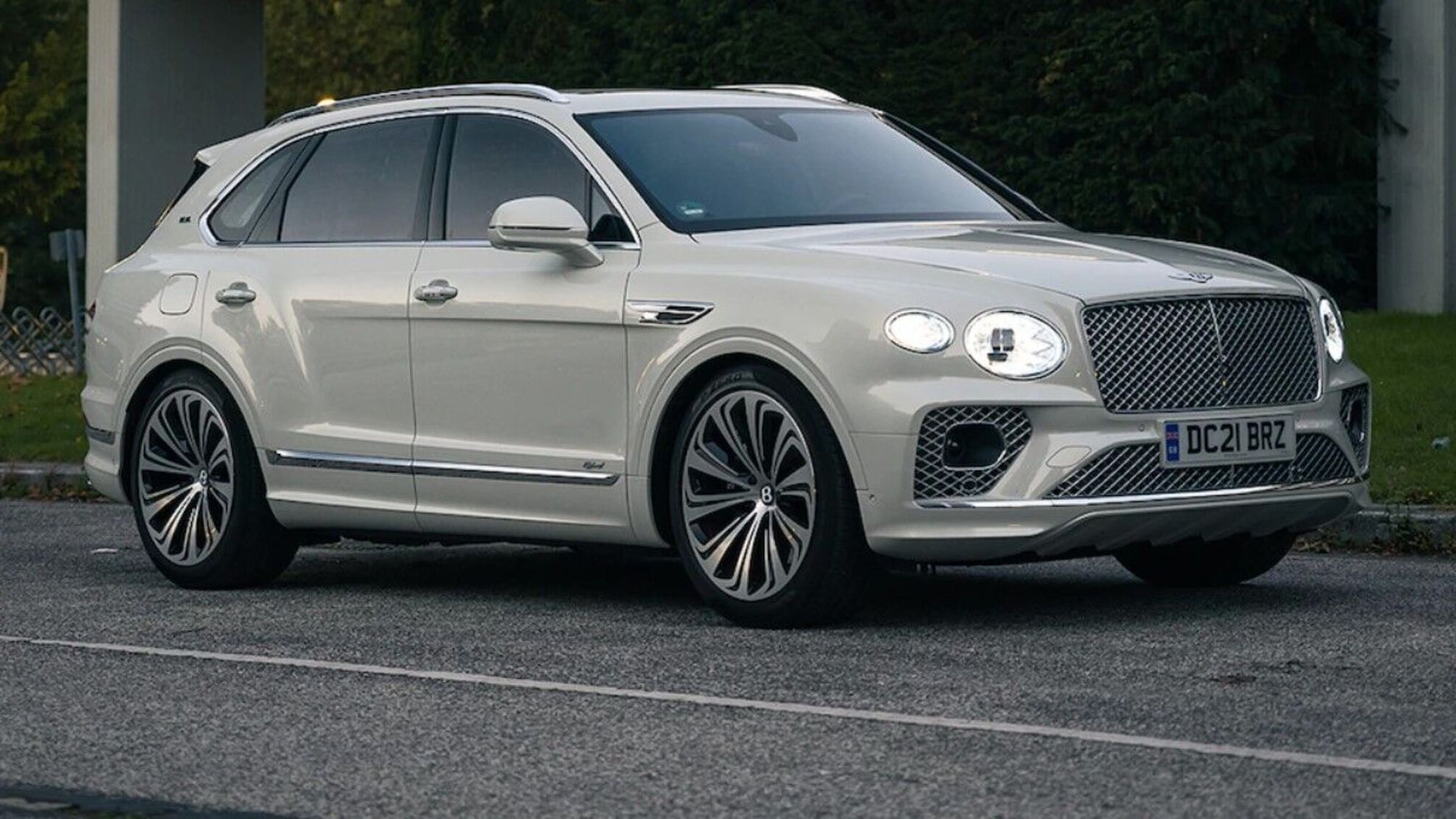 Bentley Bentayga Hybrid