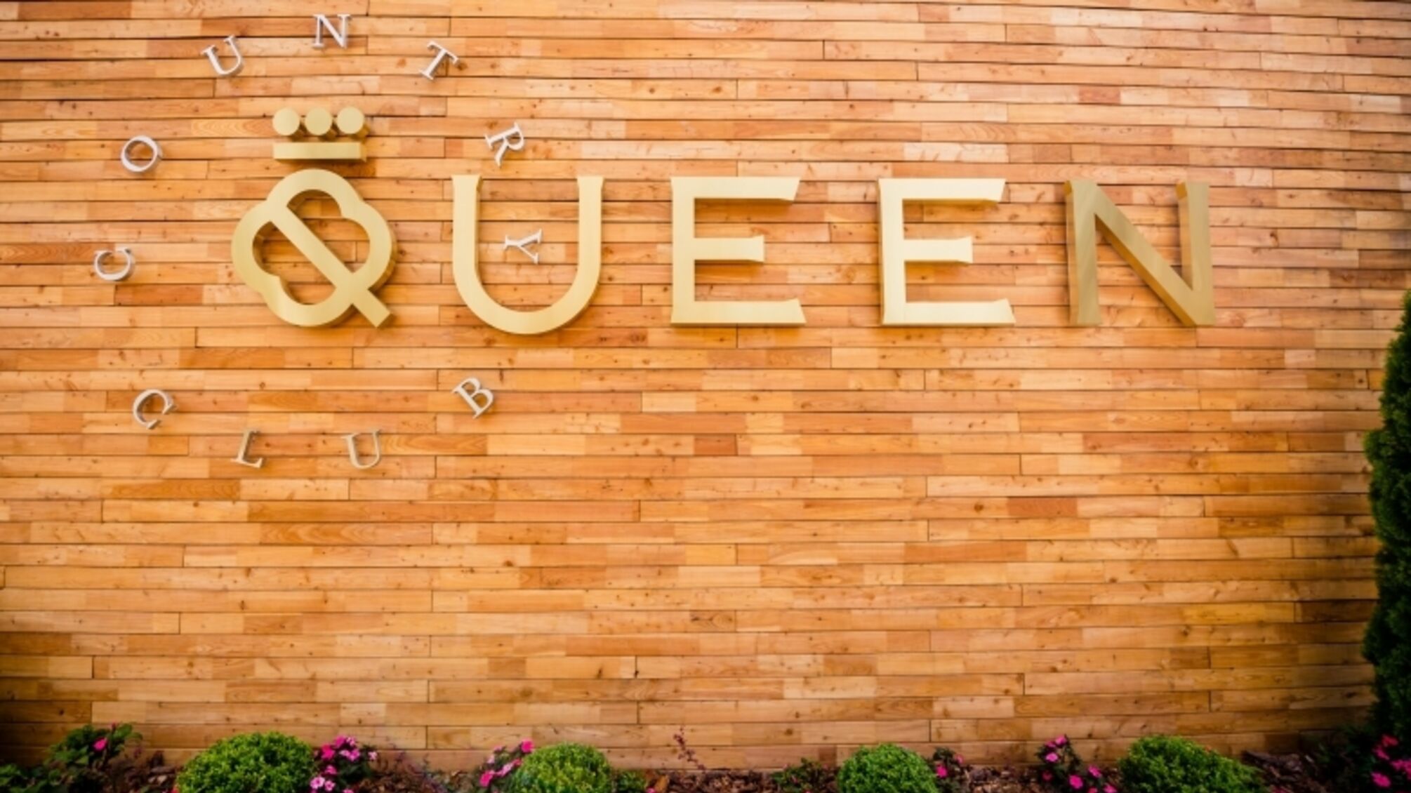 'Queen country club'