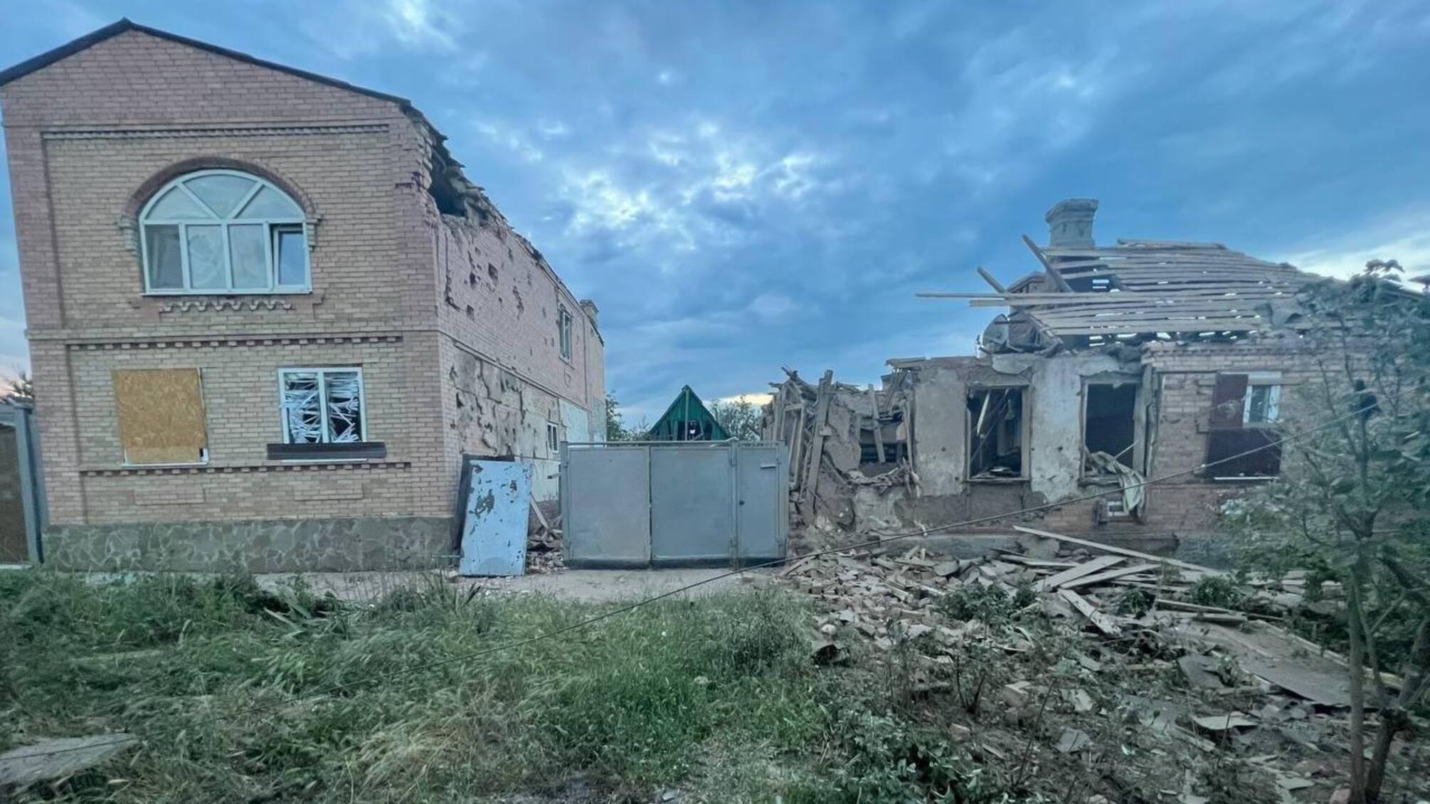 На Донеччині ворог обстріляв 7 населених пунктів за добу: зруйновано понад 60 будівель (фото)