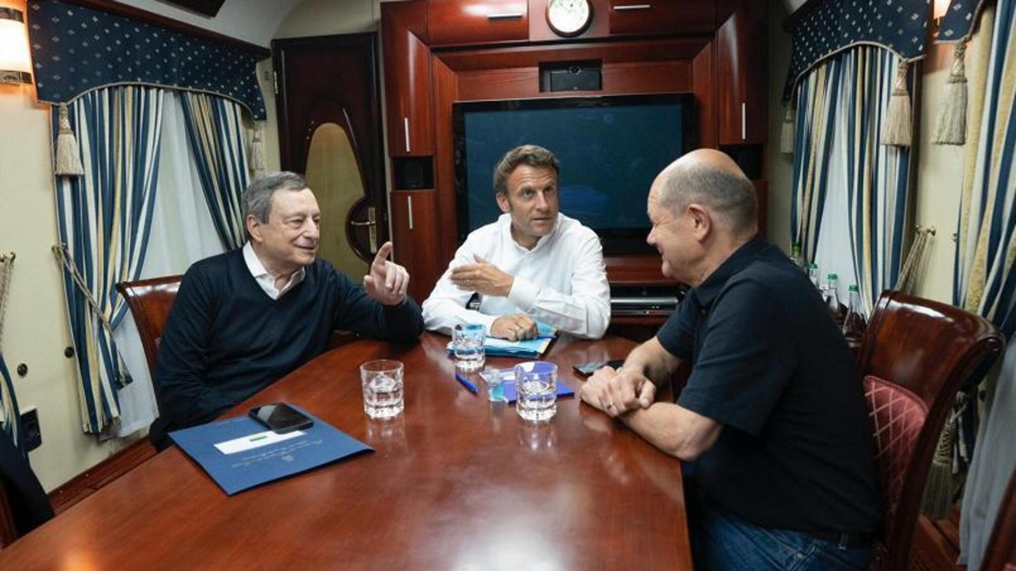 Макрон, Шольц і Драґі прибули в Україну: вже їдуть на поїзді до Києва (фото)