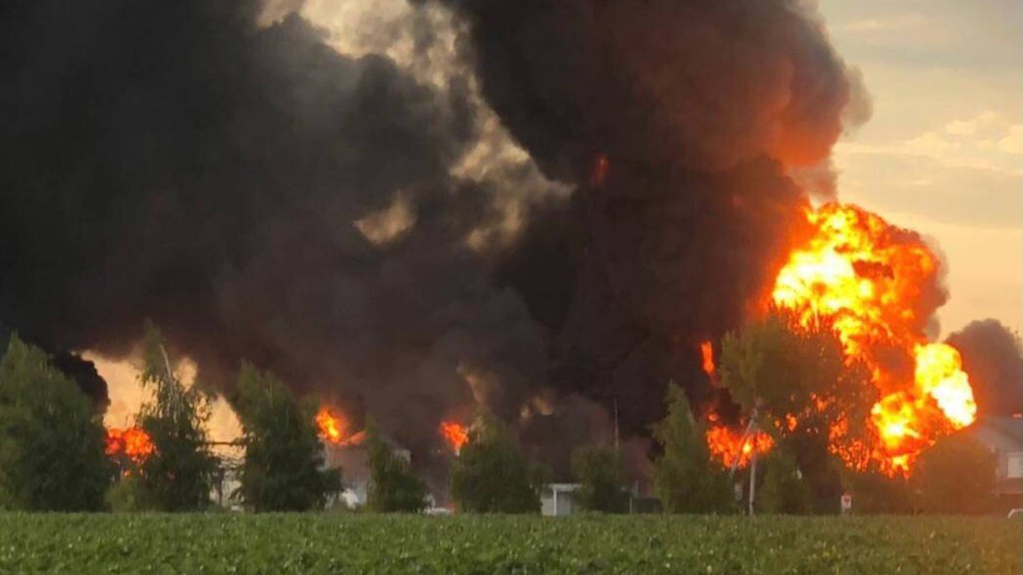 Ракетна атака на Дніпропетрощину: вибухнув резервуар з паливом, є жертви