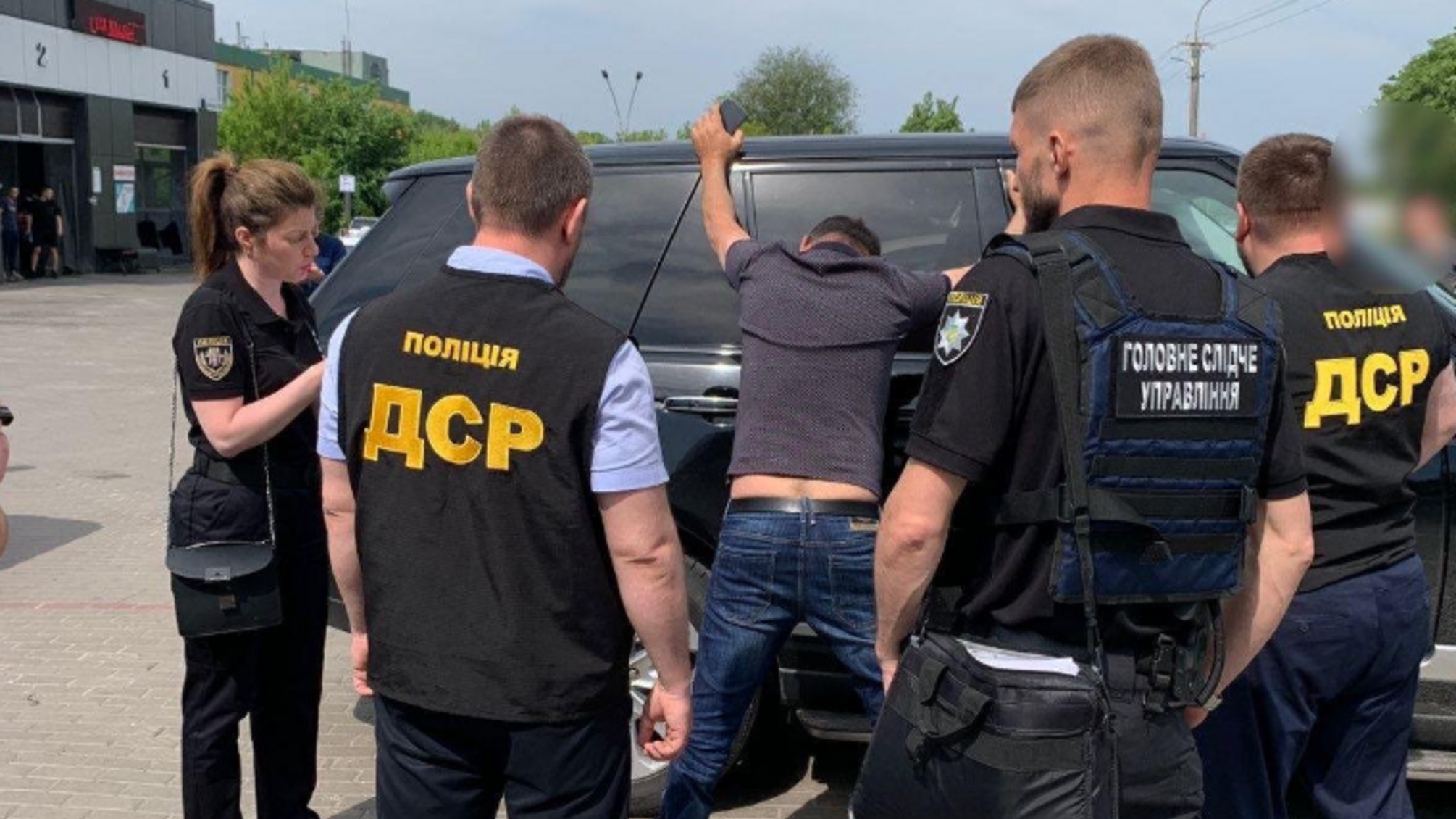 Посадовця НААН України затримали під час отримання 130-тисячного хабаря (фото)