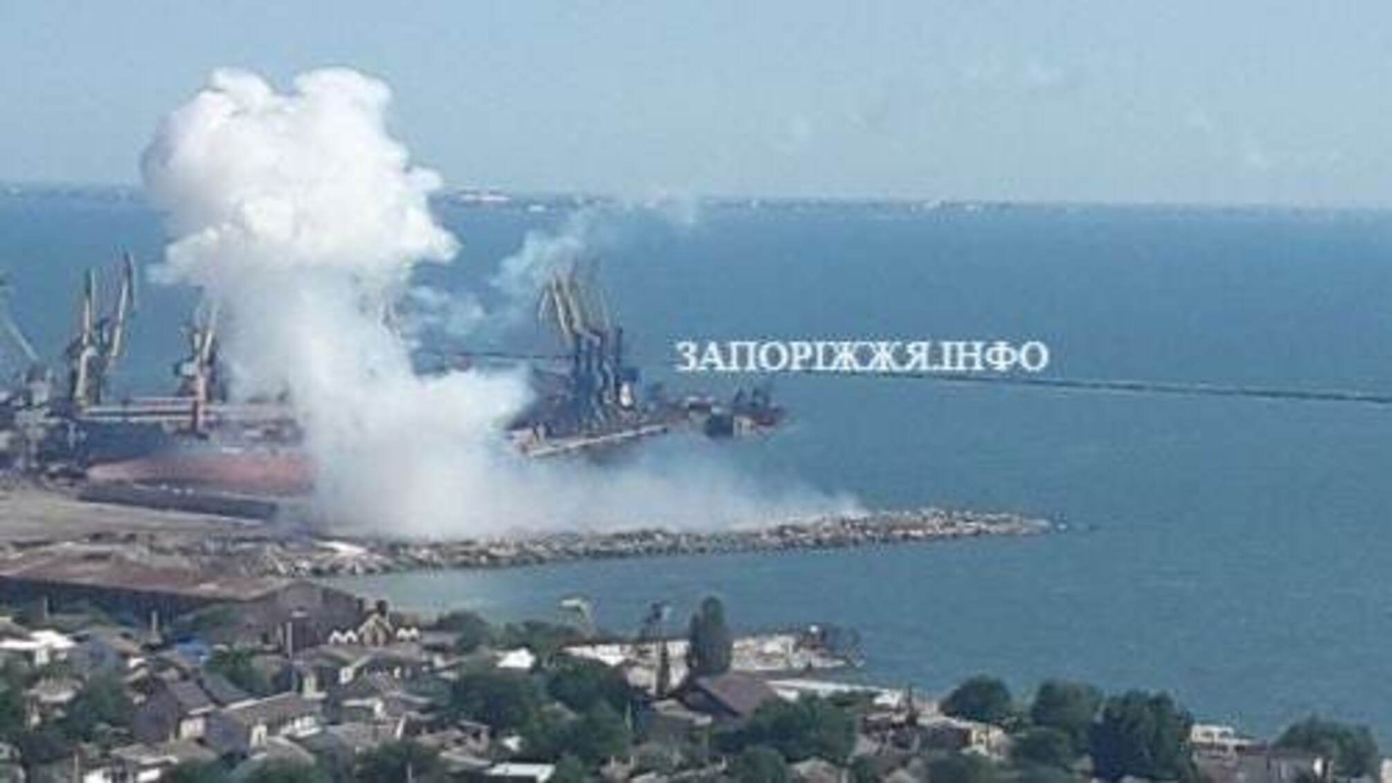 В Бердянске взрывается порт