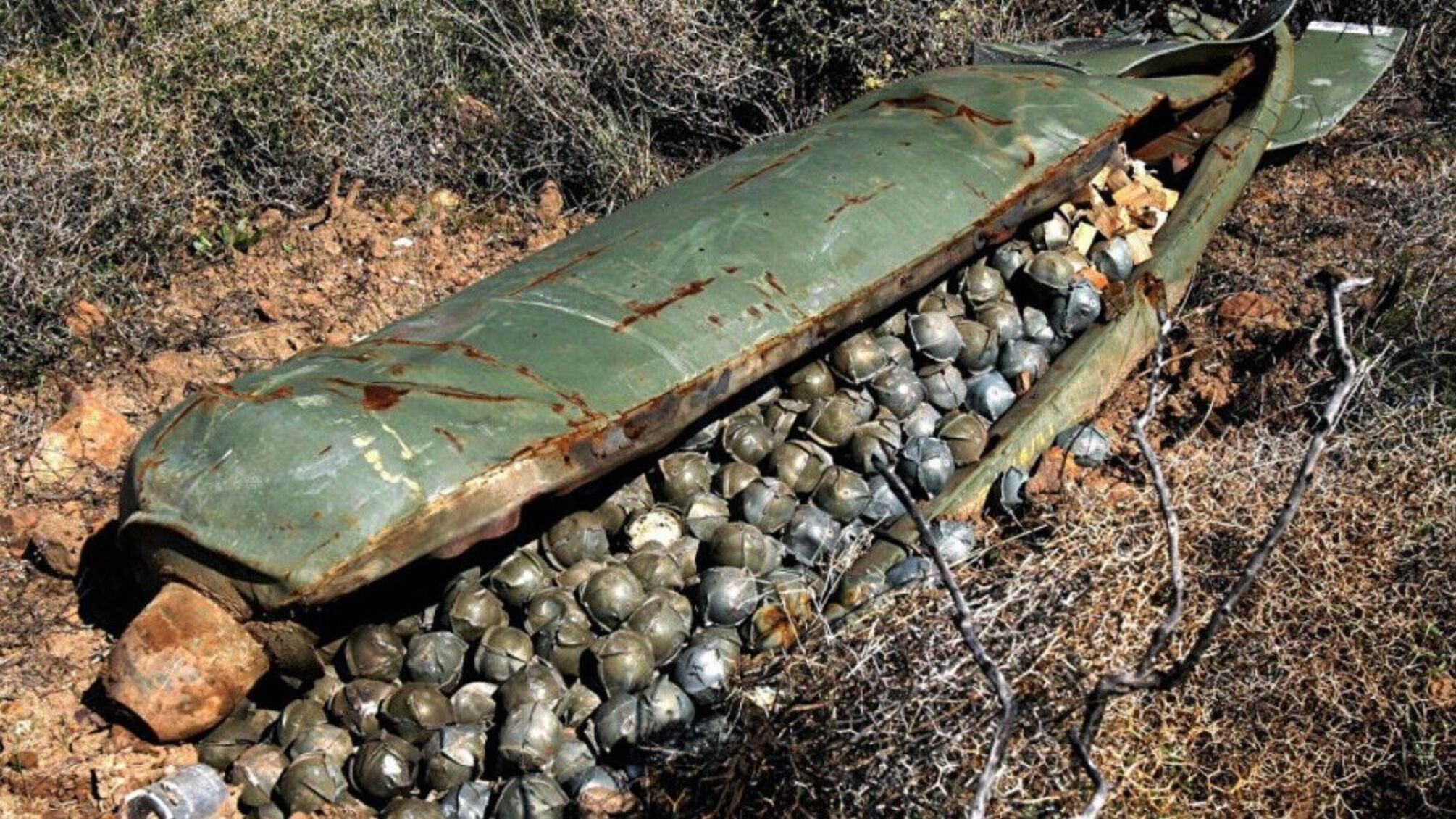 В Николаевской области враг использовал кассетные боеприпасы, есть жертвы и разрушения
