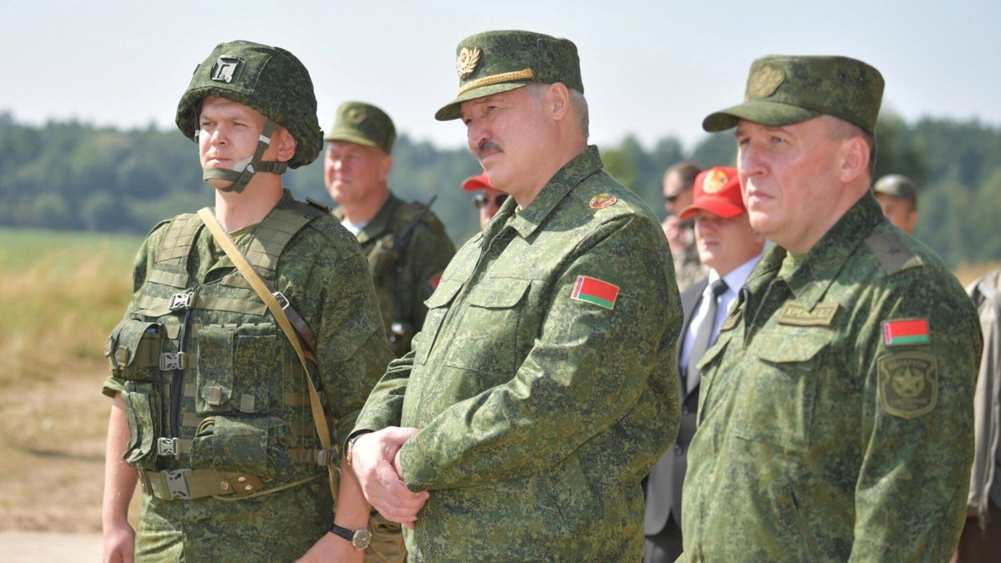 Лукашенко і військові