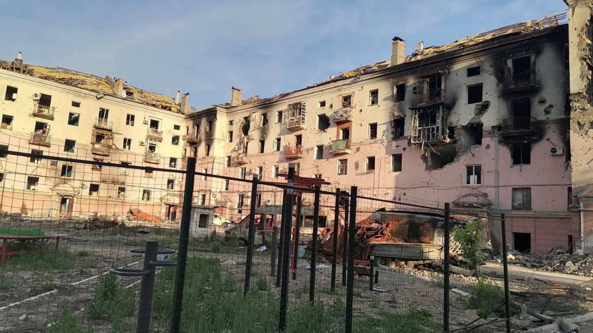 В Мариуполе под завалами дома обнаружили более 100 тел гражданских, – Андрющенко