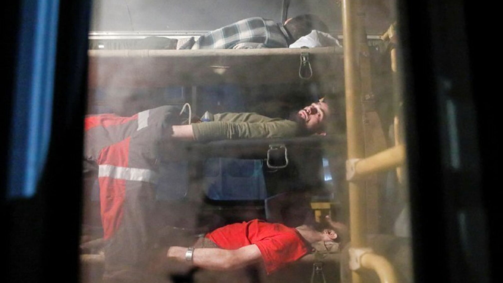 Боєць Азову в автобусі