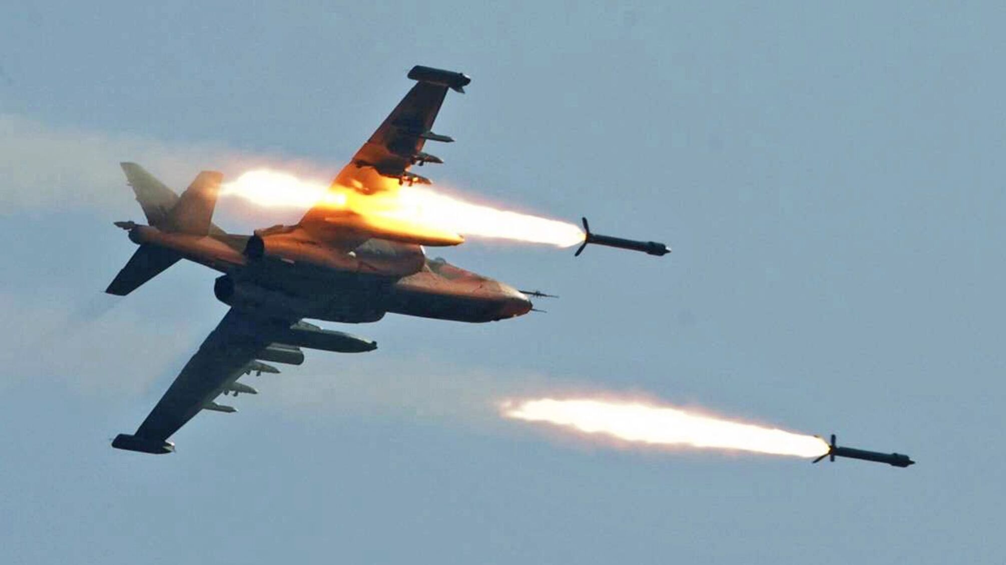 винищувач літак небо хмари авіаудар