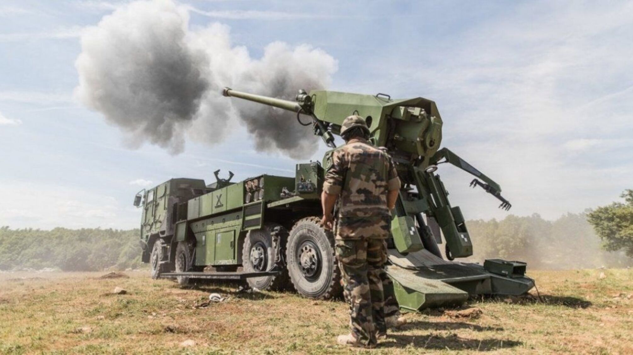 Франция передаст Украине дополнительные гаубицы Caesar и бронетехнику