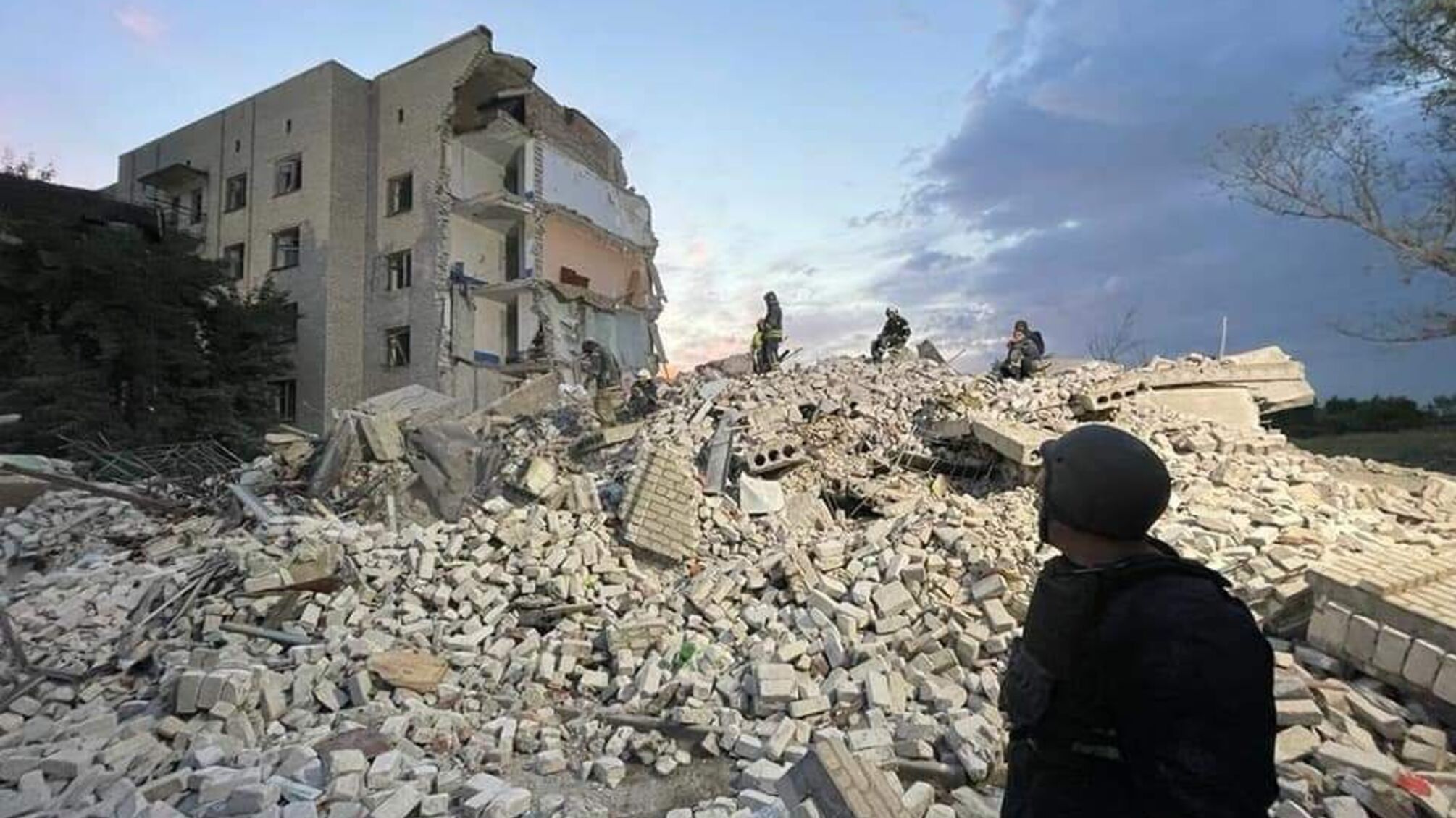 Россияне продолжают обстреливать Донбасс