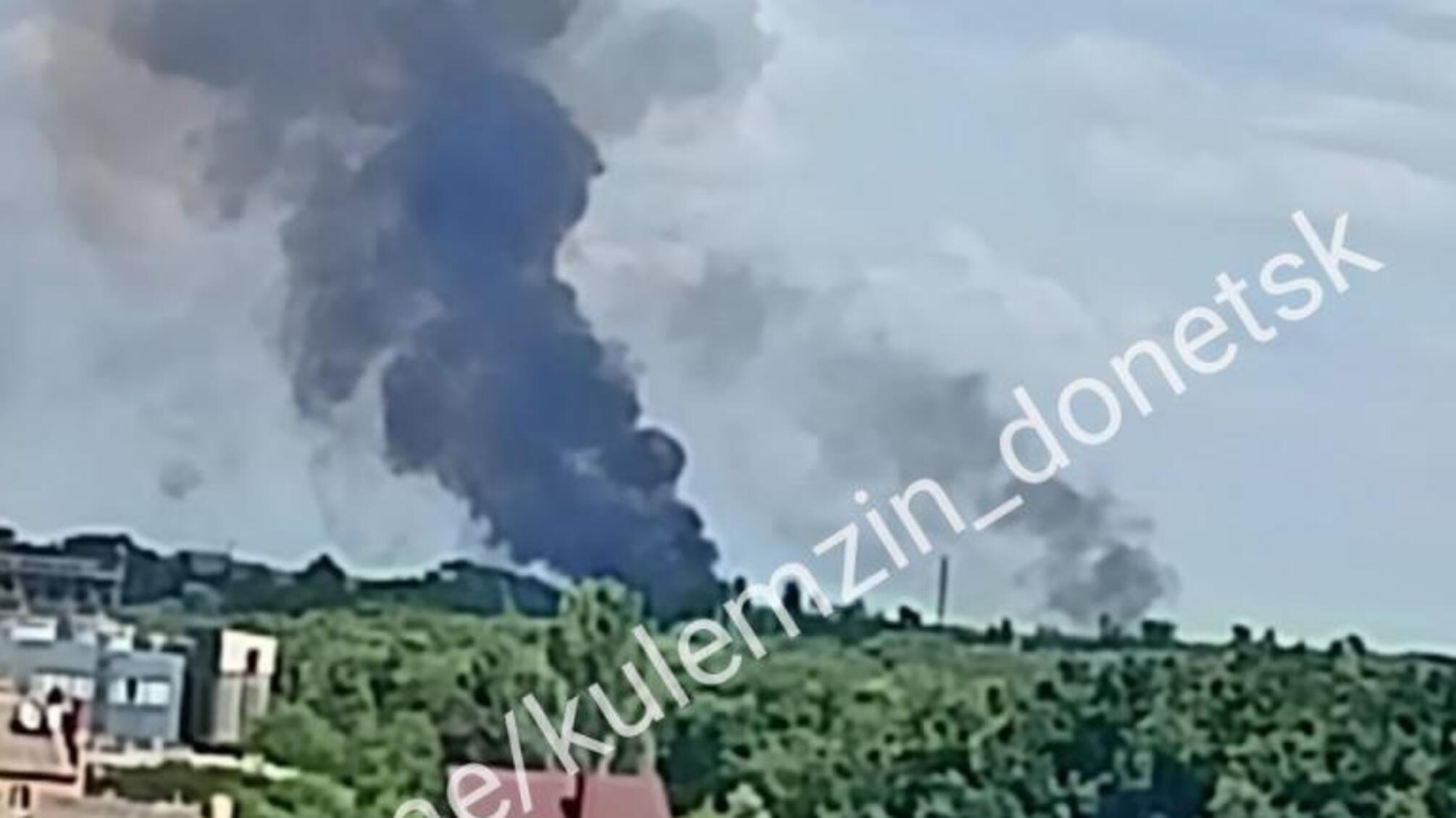 Очередной 'хлопок' в Донецке: горит НПЗ