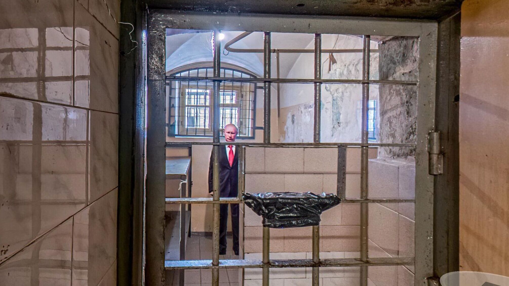 Путина 'посадили' в бывшую нацистскую тюрьму в Литве