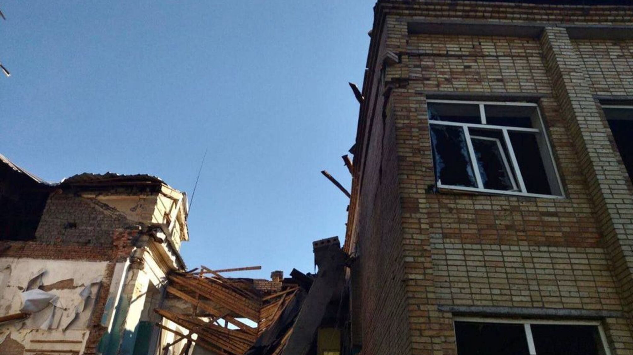 разрушенная школа