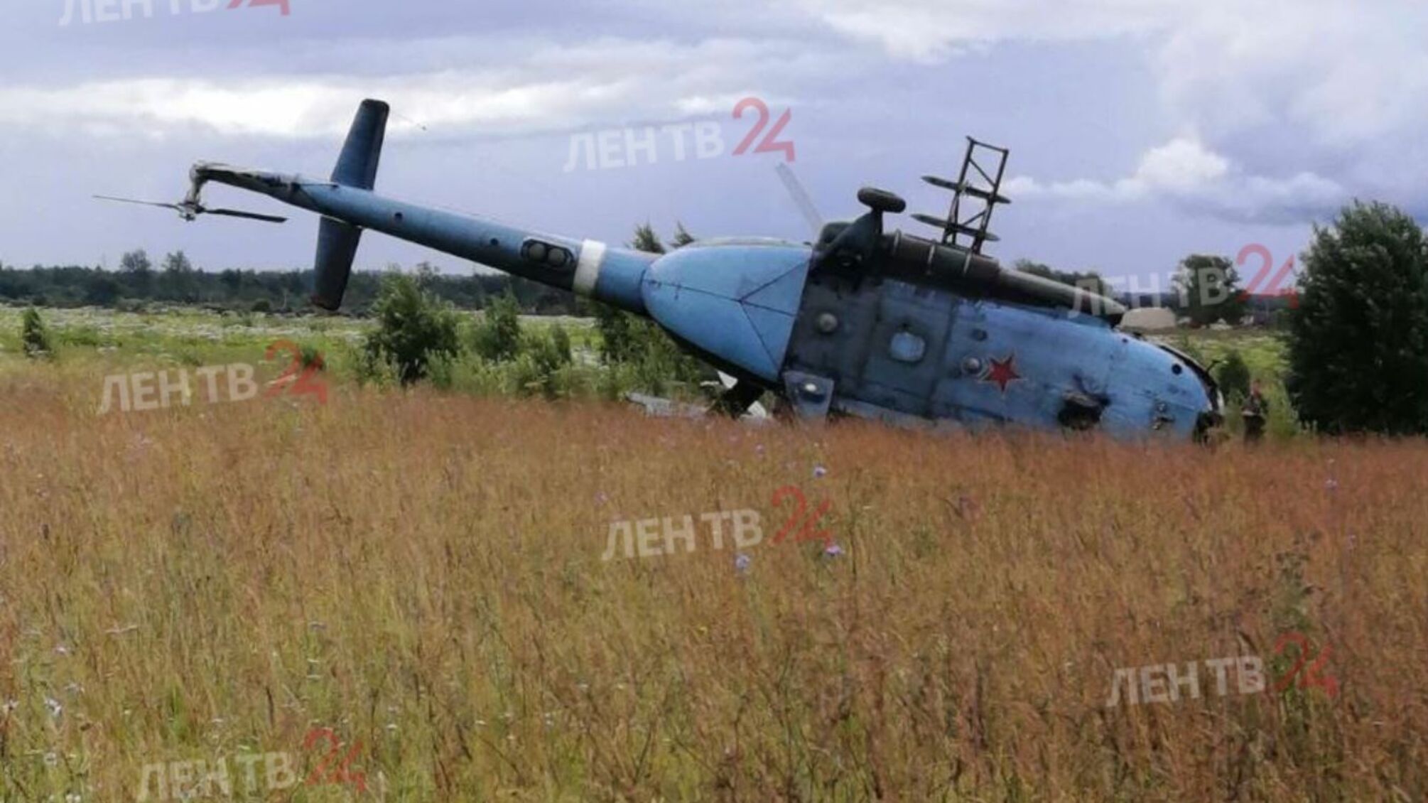 В Ленинградской области россии вертолет Росгвардии совершил жест доброй воли и упал