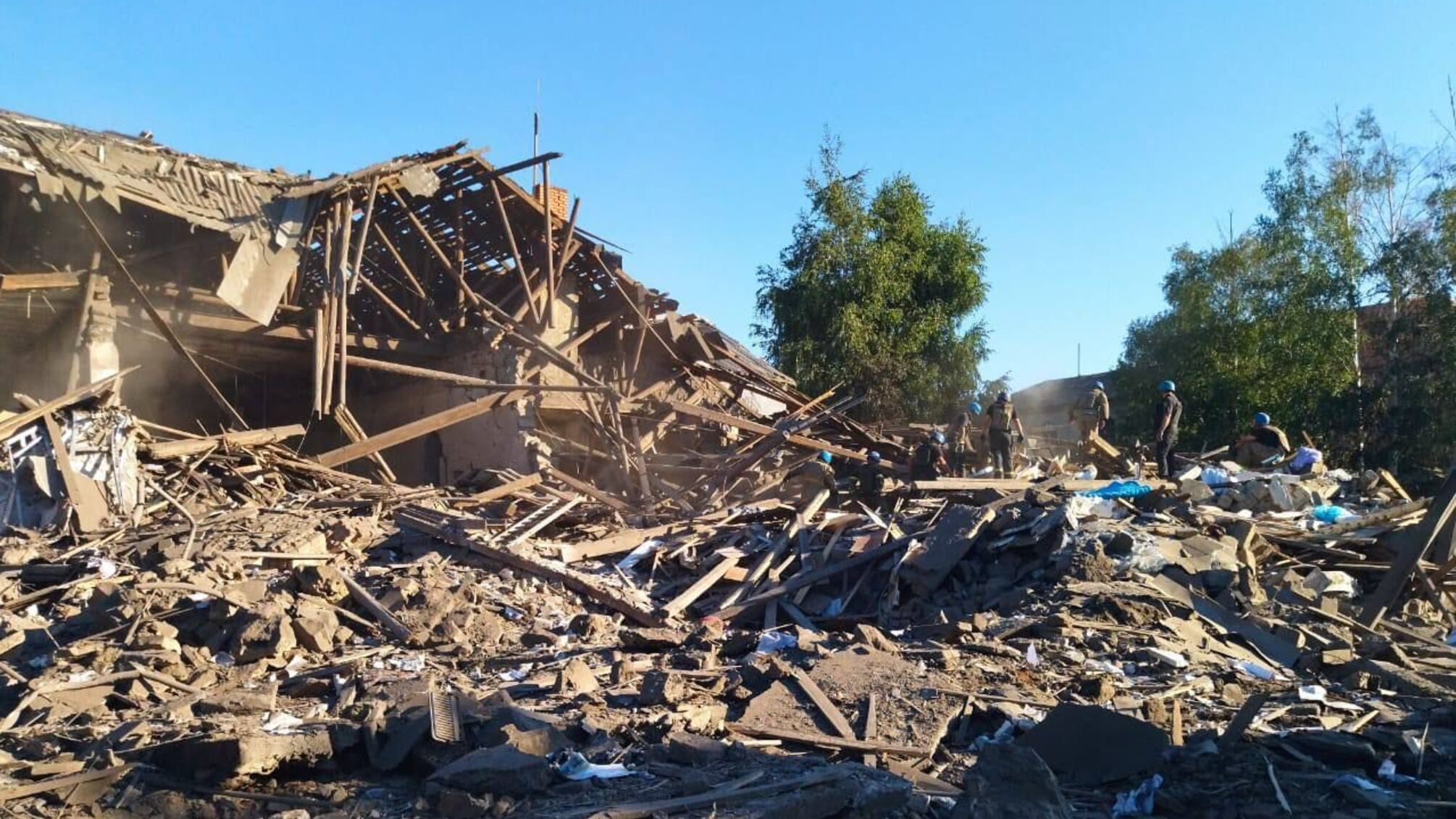 зруйнований будинок