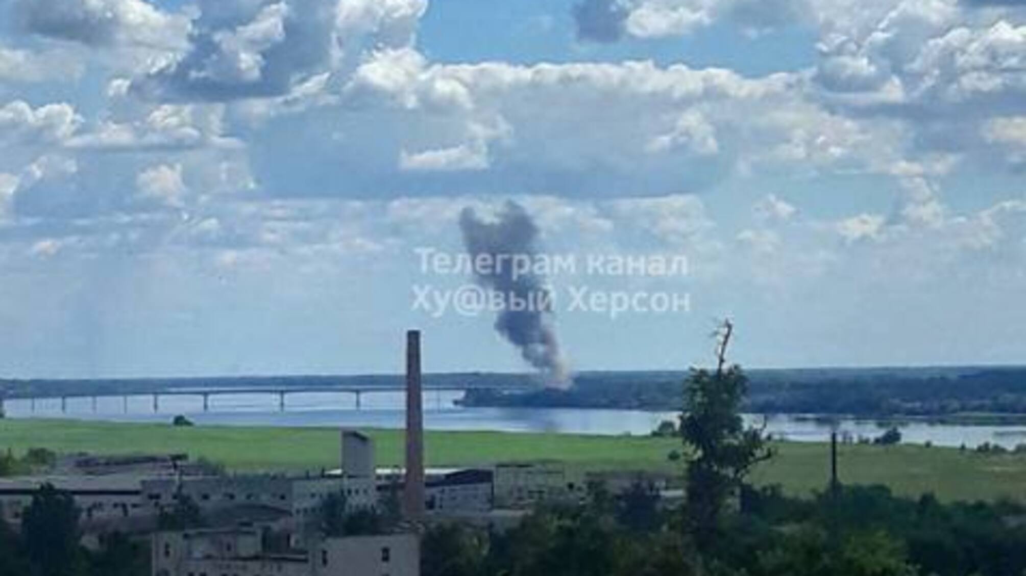 Возле Антоновского моста в Херсоне произошел взрыв (фото, видео)