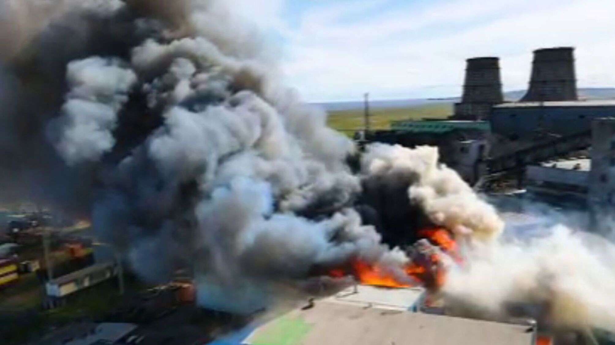 'Божья казнь, не иначе': в российском городе Анадырь огромный пожар (видео)